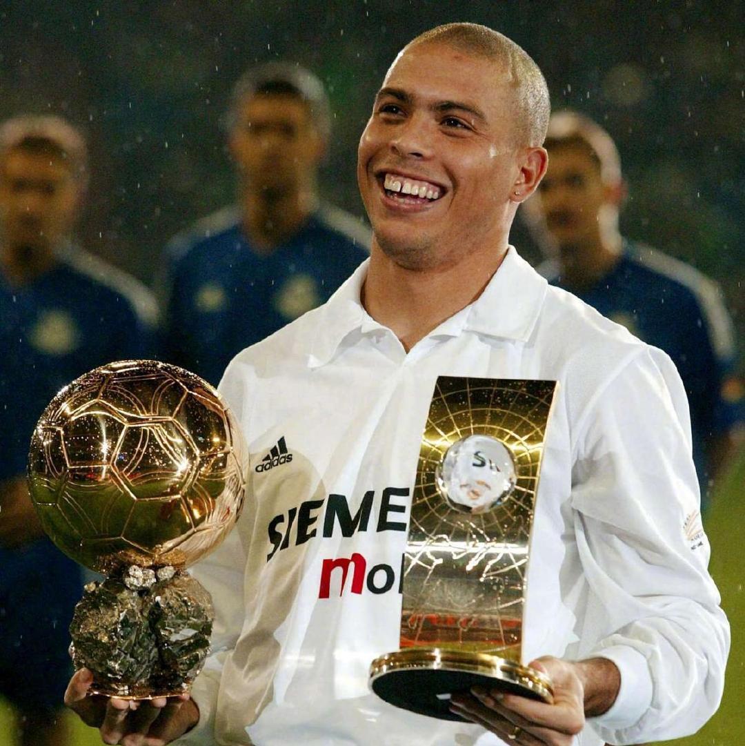 2002/03 Real Madrid #11 RONALDO Home Jersey (M)