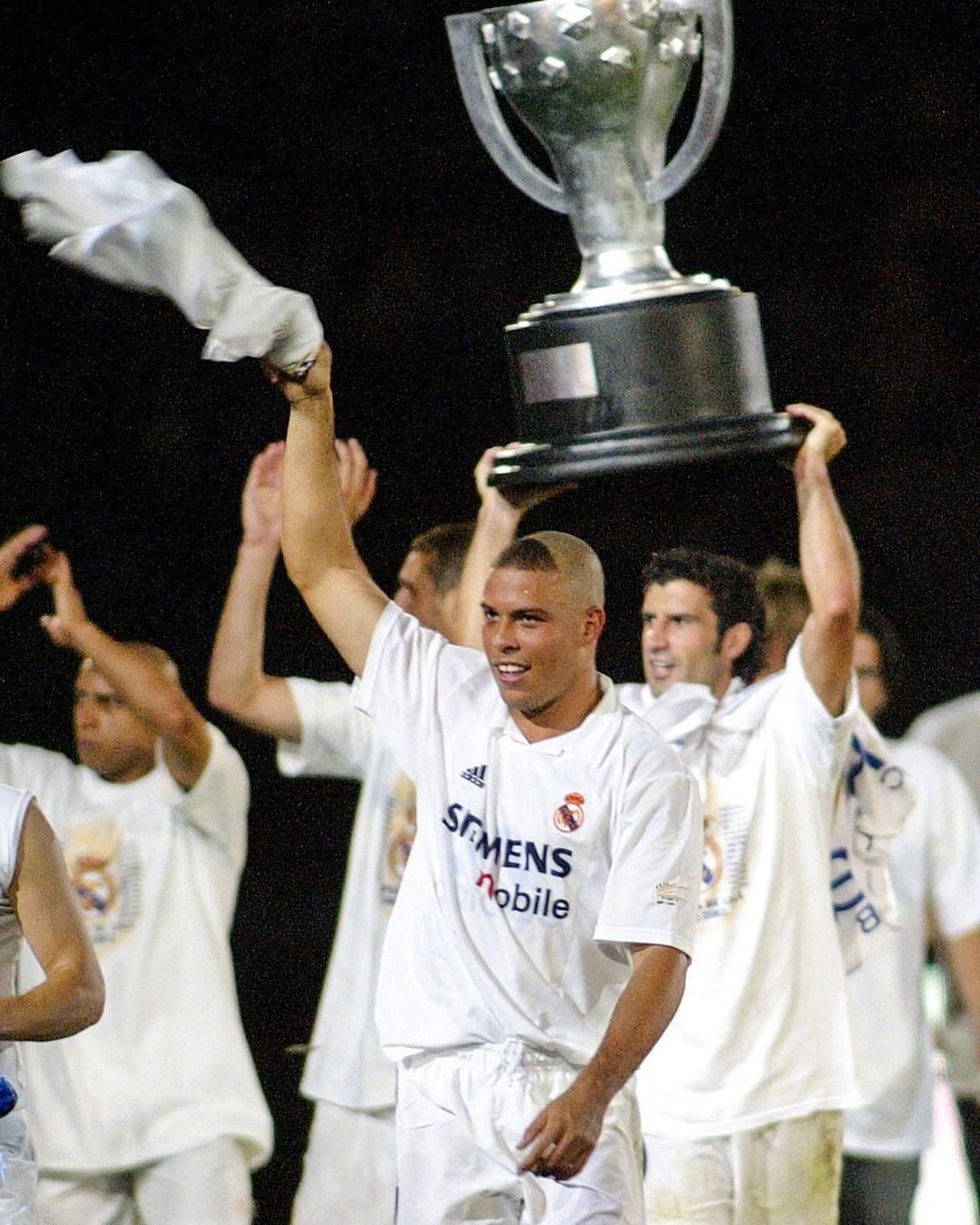 2002/03 Real Madrid #11 RONALDO Home Jersey (M)