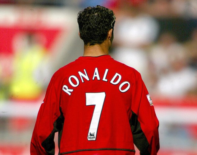 2003/04 Man Utd #7 RONALDO Home Jersey (M)