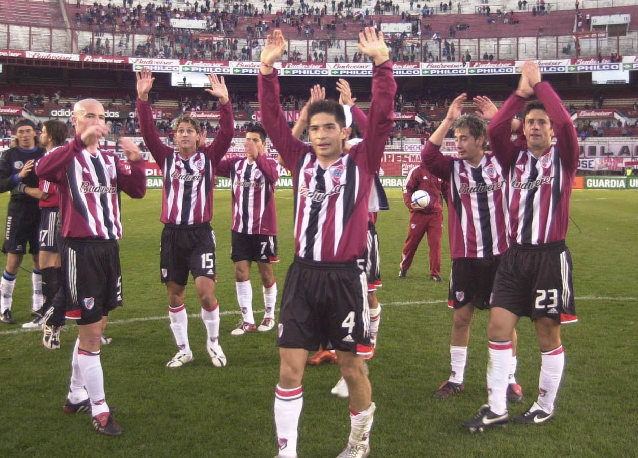 2005/06 River Plate #5 SAN MARTIN Away Jersey (M)