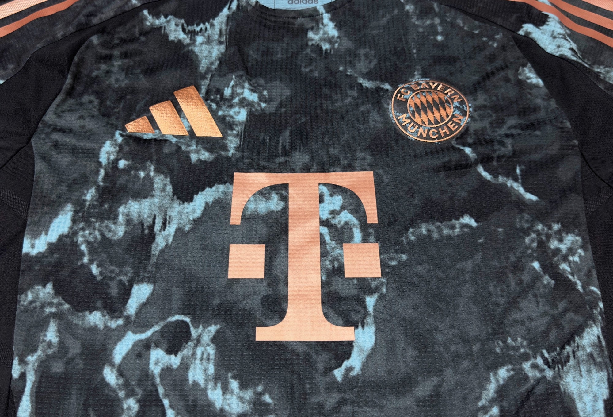 2024/25 Bayern Munich Away Jersey (M)