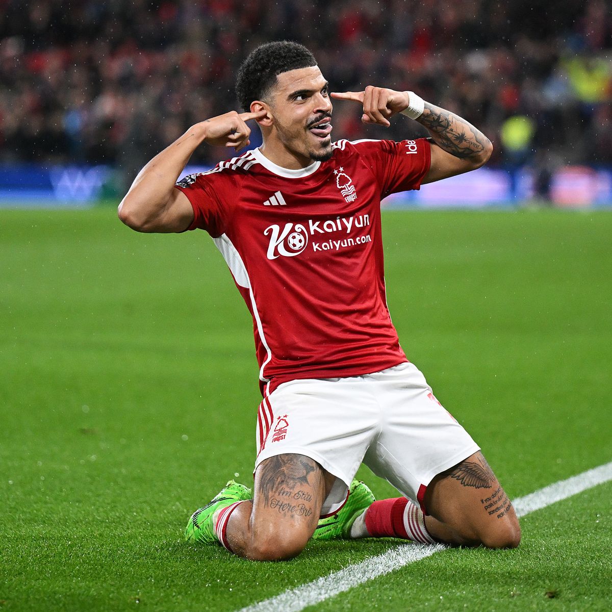 2023/24 Nottingham Forest #10 GIBBS-WHITE Home Jersey (M)