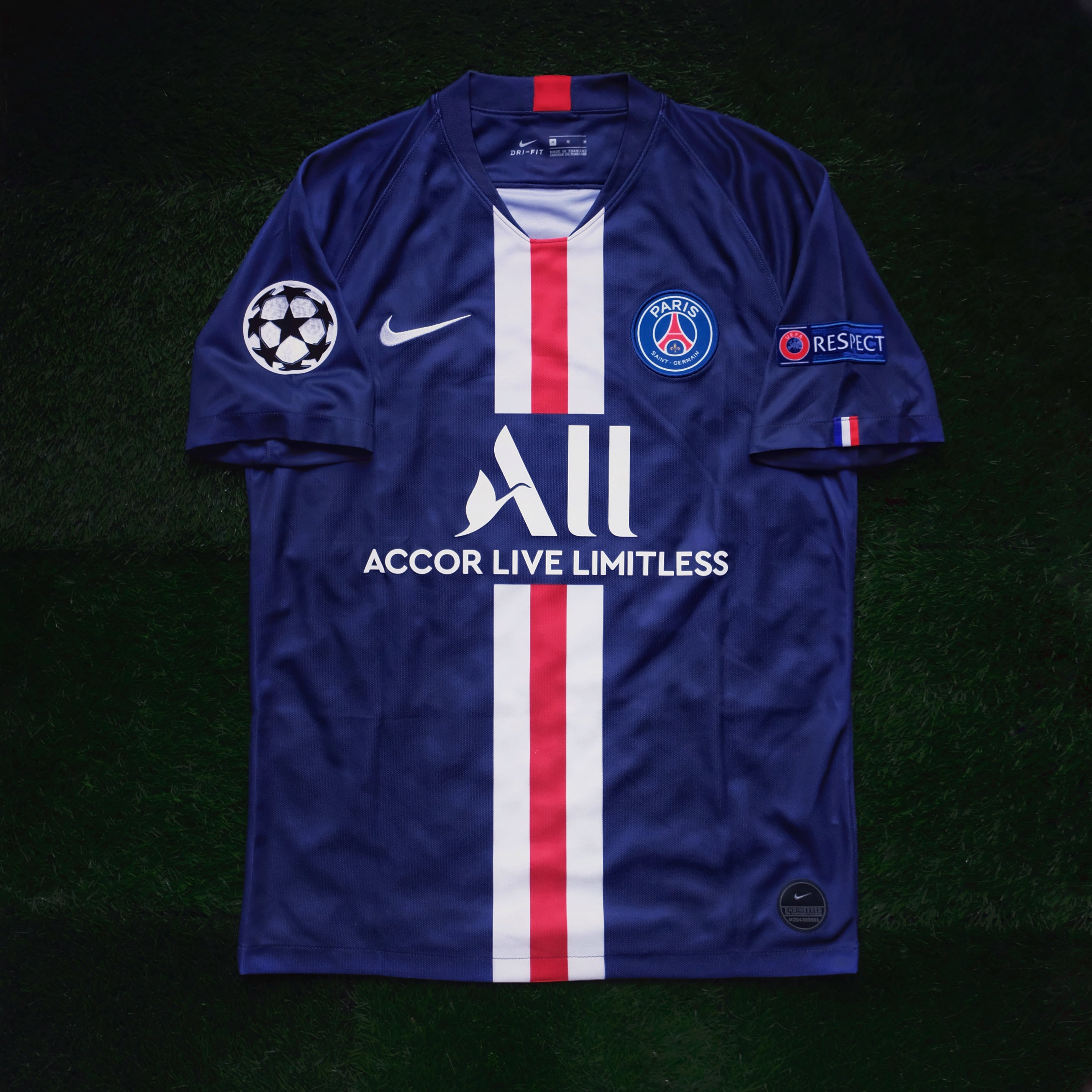 Maillot du Paris Saint Germain 2019 signé par Neymar Jr et Maillot du Paris Saint Germain 2019 signé par Neymar Jr et