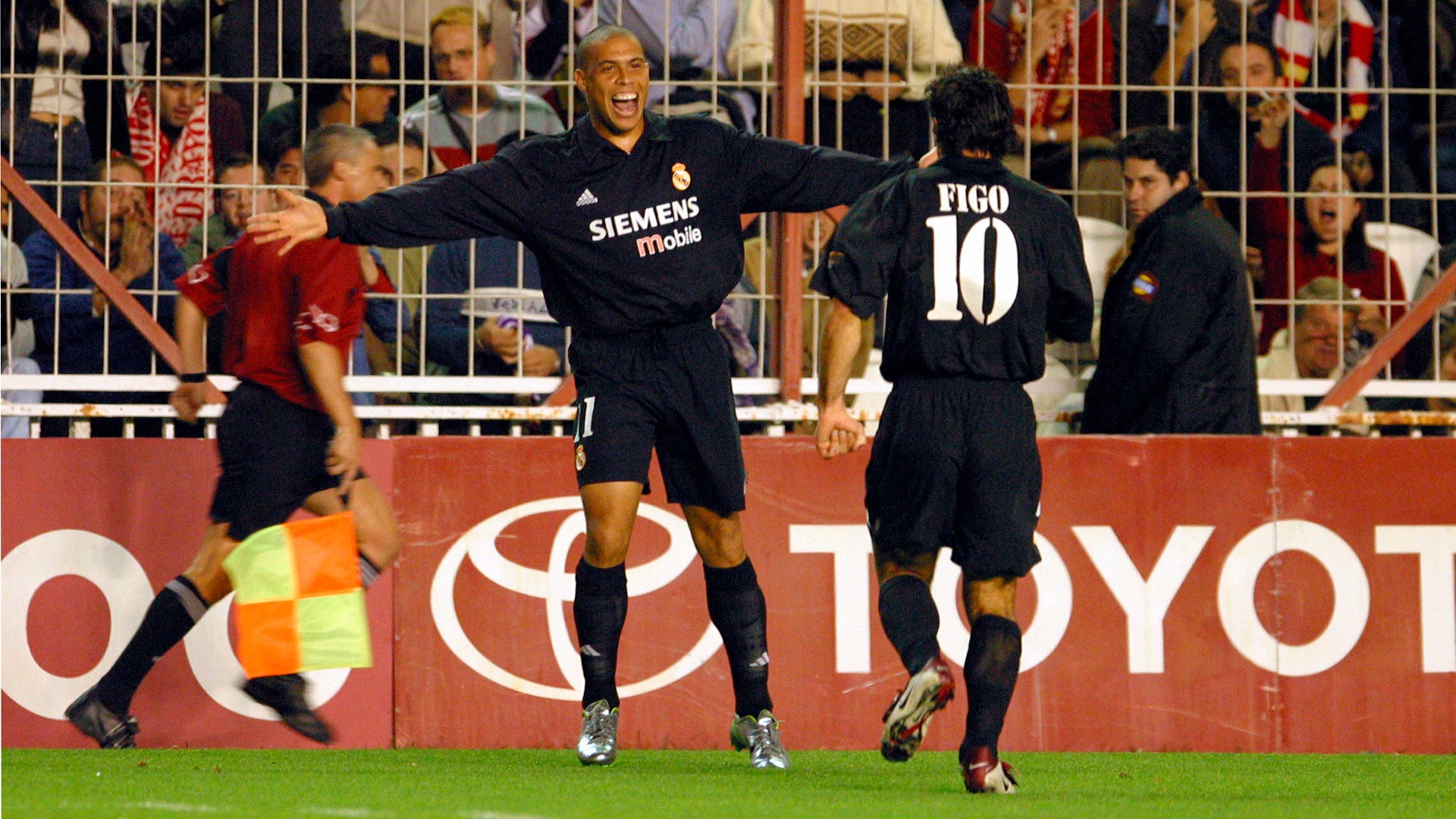 2001/02 Real Madrid #10 FIGO Centenary Away Jersey (M)