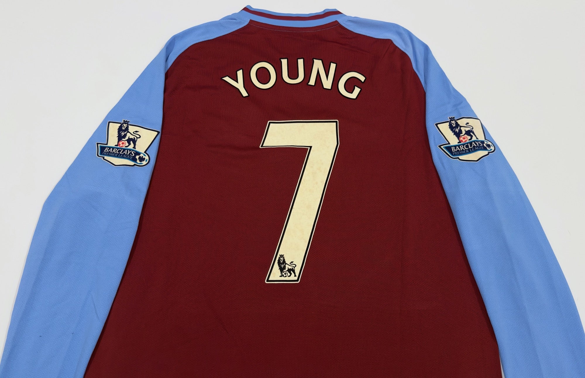 2008/09 Aston Villa #7 YOUNG Home Jersey (L) L/S