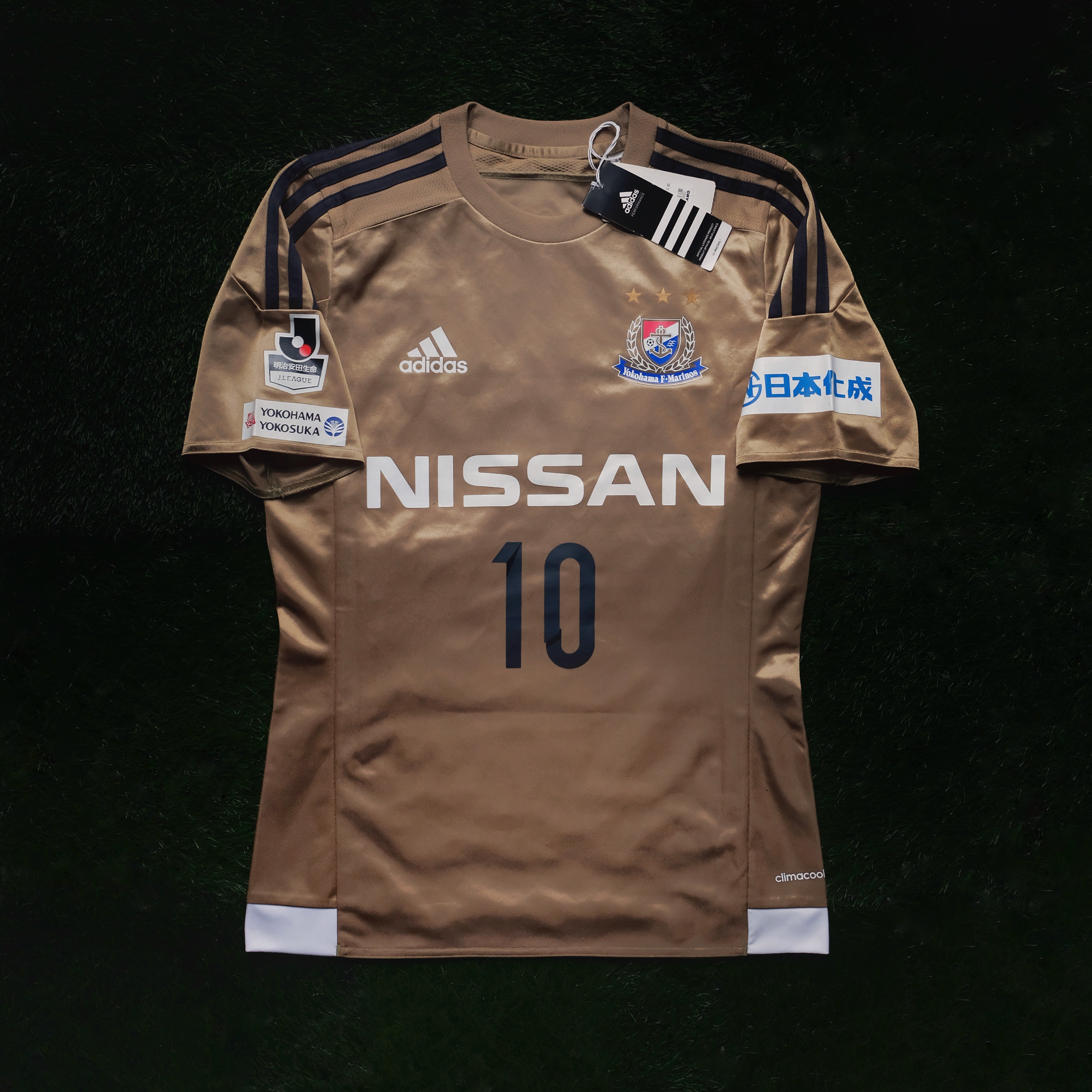 Yokohama F.Marinos – Double Kick Football | retro. classic