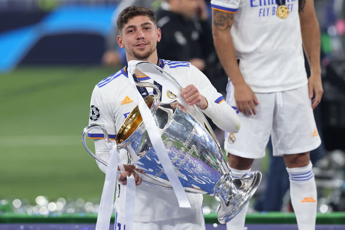 2021/22 Real Madrid #15 VALVERDE Home Jersey (S)