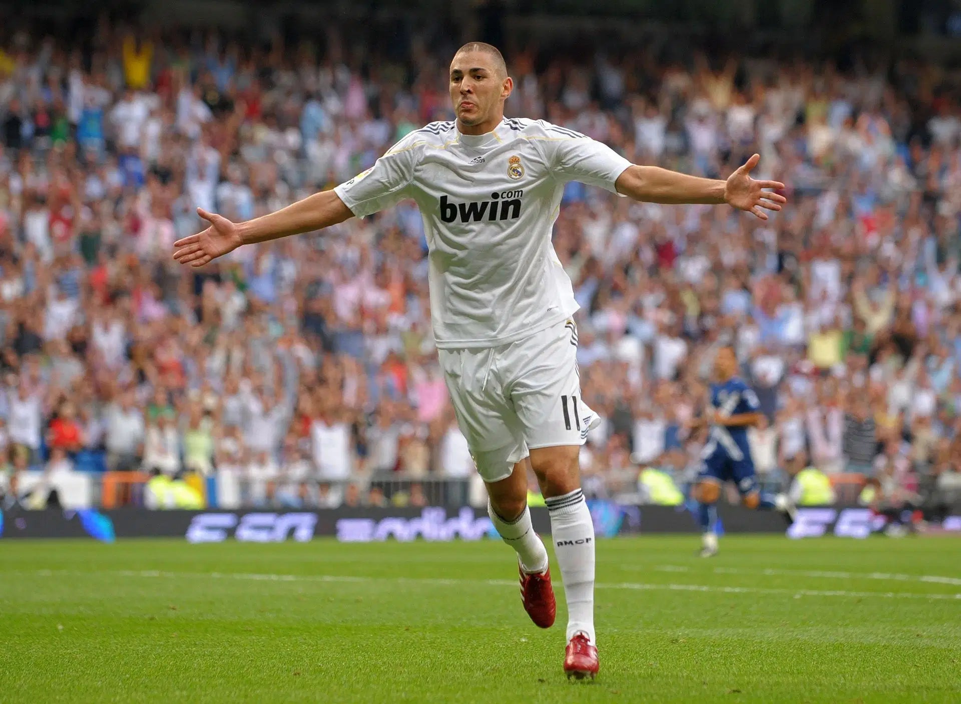 2009/10 Real Madrid #11 BENZEMA Home Jersey (M)
