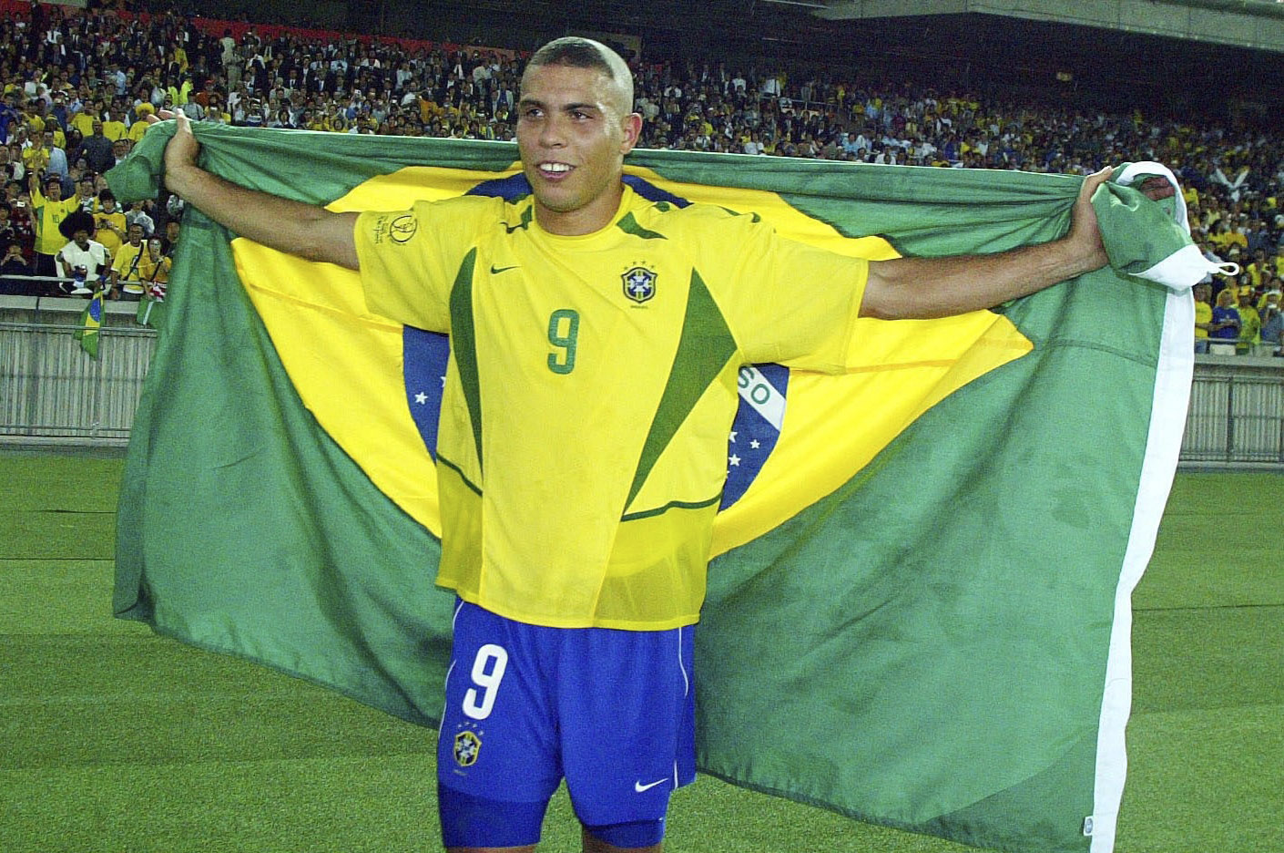 2002 Brazil #9 RONALDO Home Jersey (M)