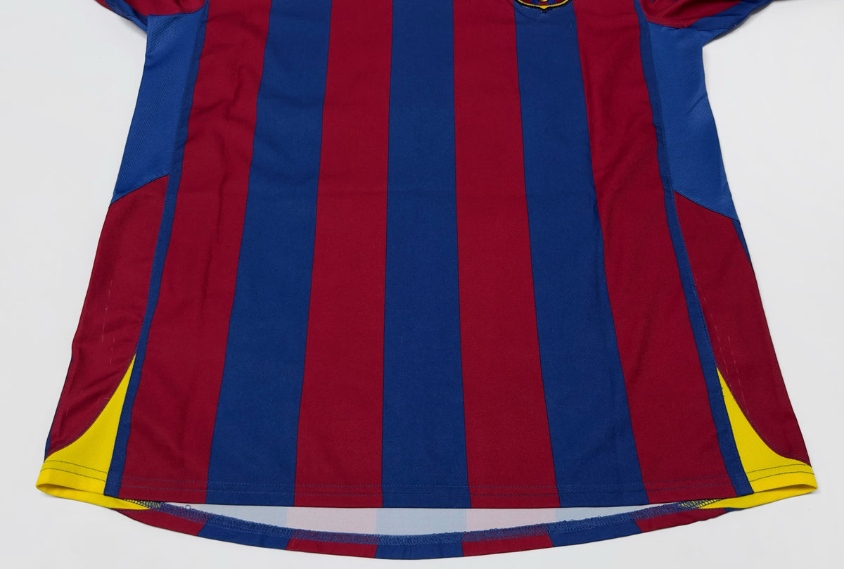 2005/06 Barcelona #10 RONALDINHO Home Jersey (M)