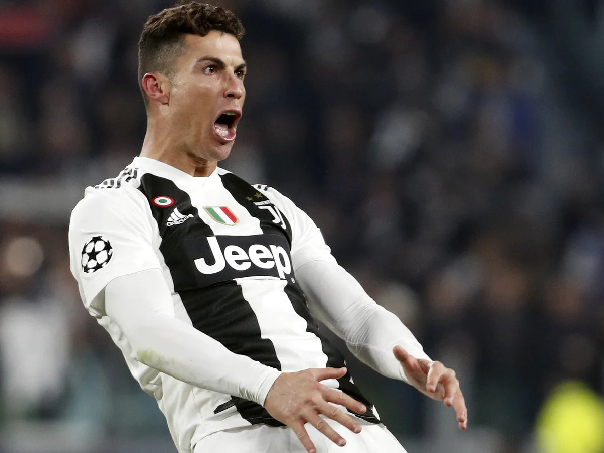 2018/19 Juventus #7 RONALDO Home Jersey (S)
