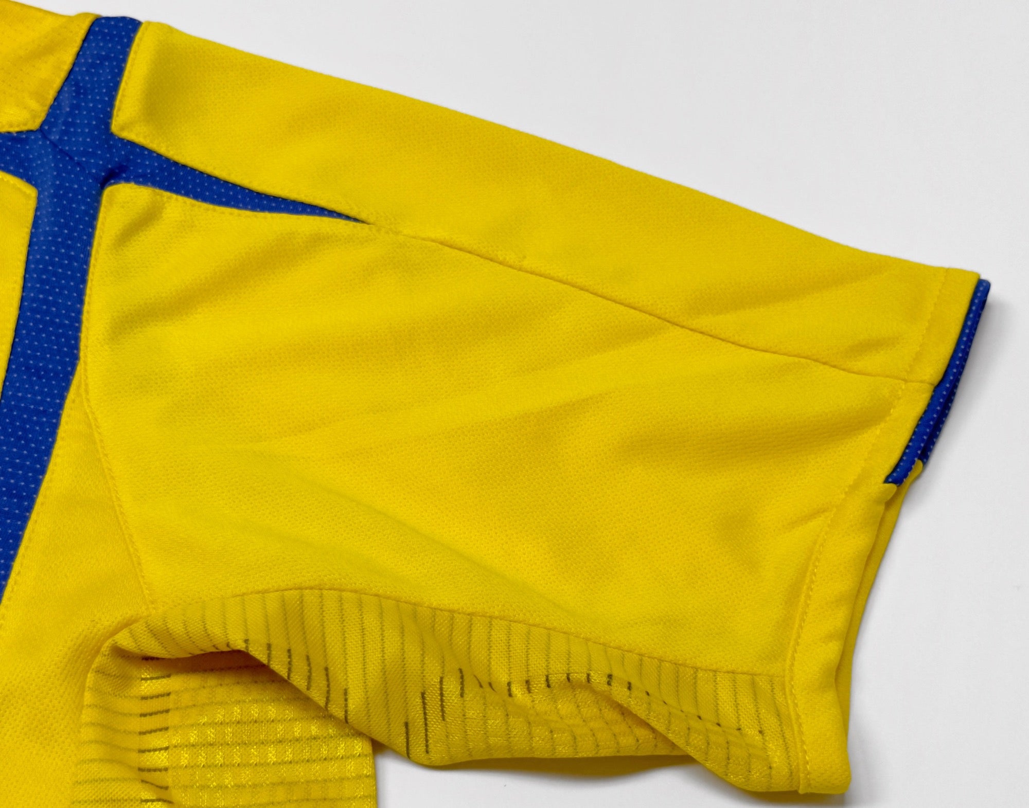 2005/06 Sweden #11 LARSSON Home Jersey (S)