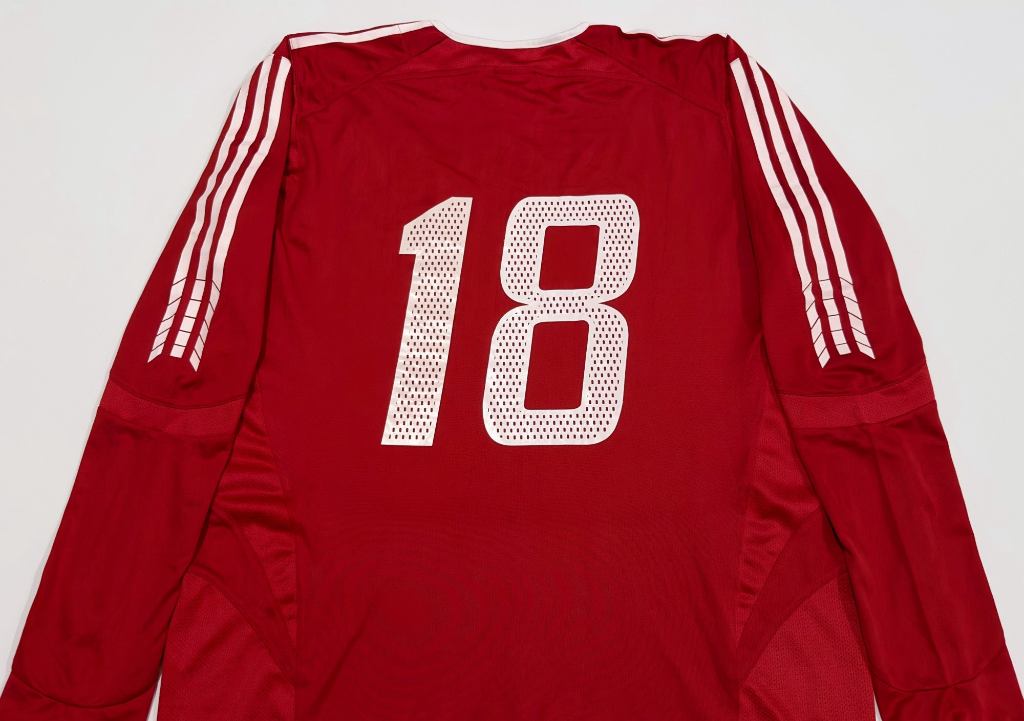2005/06 Hong Kong #18 Home Jersey (M) L/S with Shorts