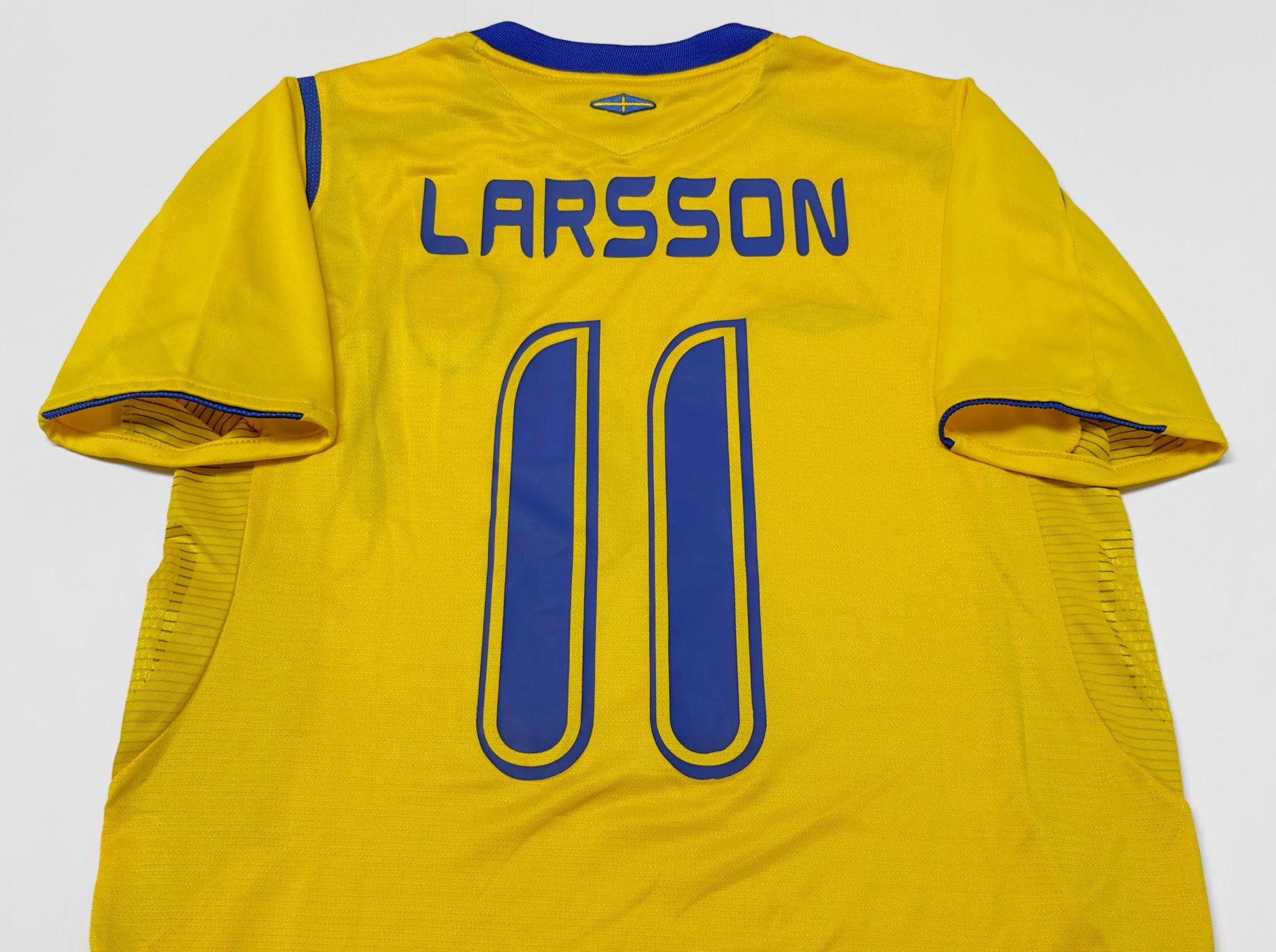 2005/06 Sweden #11 LARSSON Home Jersey (S)