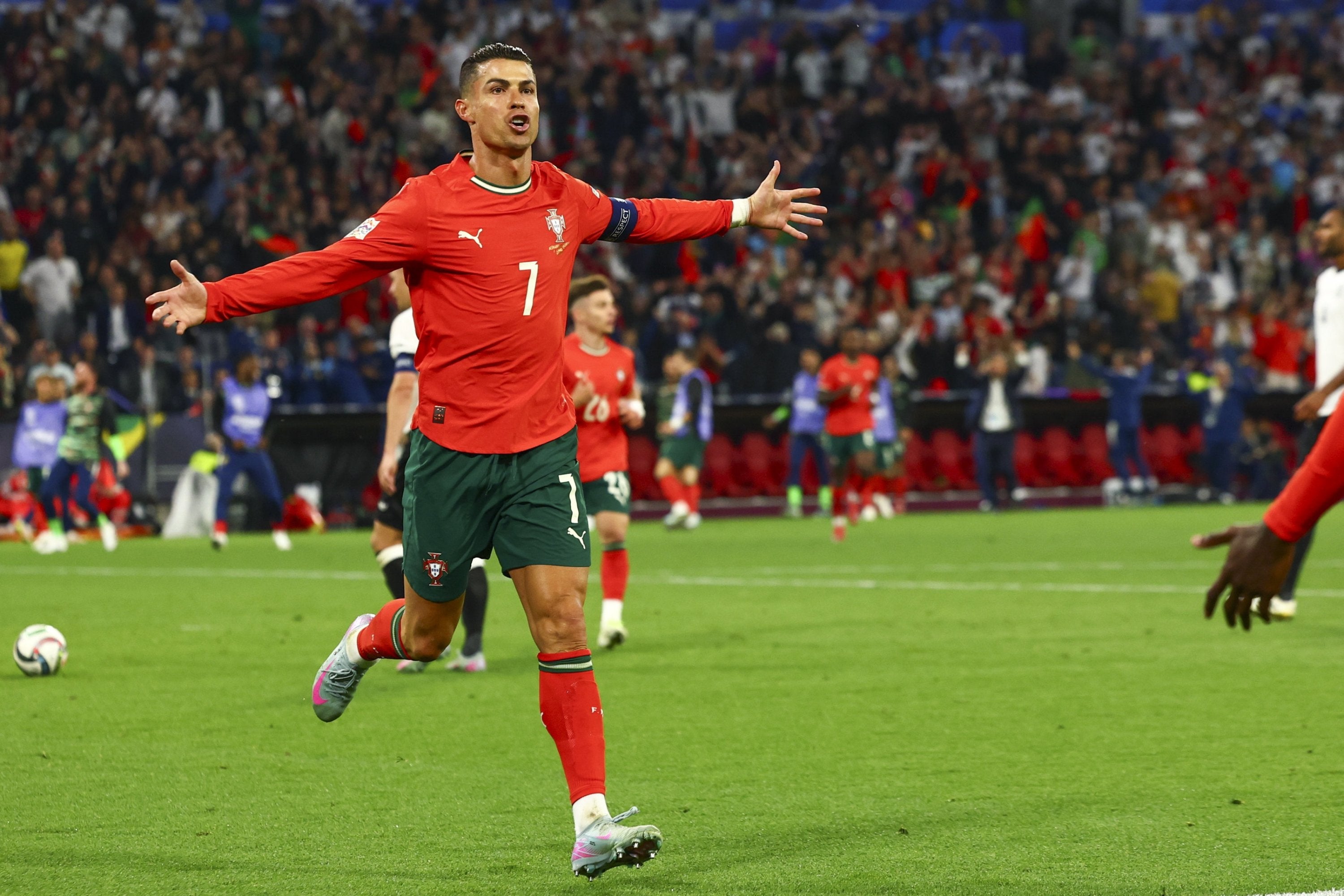 2025/26 Portugal #7 RONALDO Home Jersey (XL) L/S