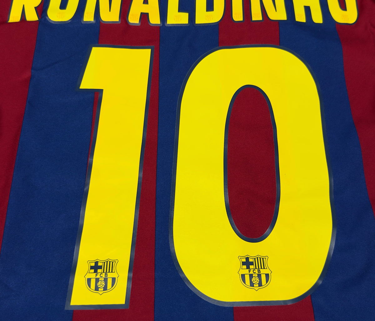 2005/06 Barcelona #10 RONALDINHO Home Jersey (M)