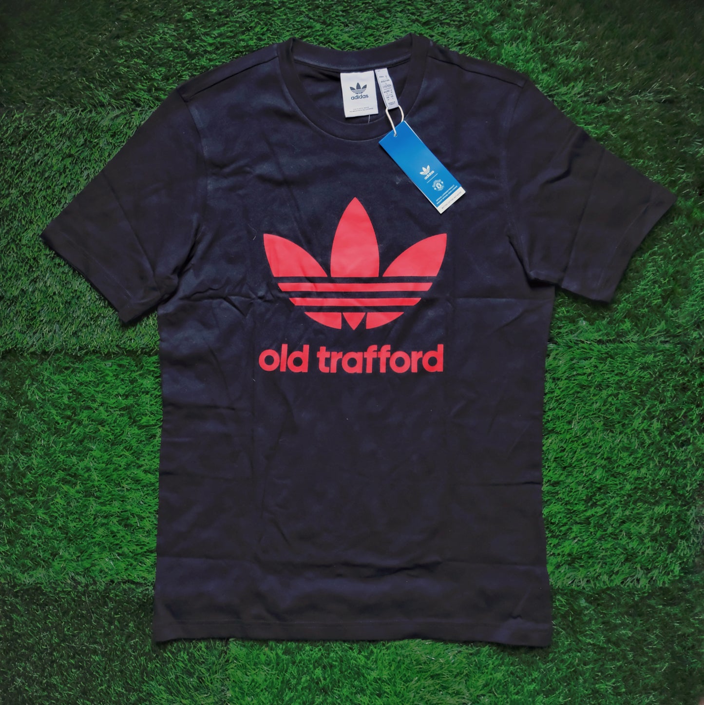 adidas Man Utd Old Trafford Trefoil T-Shirt Black (S)