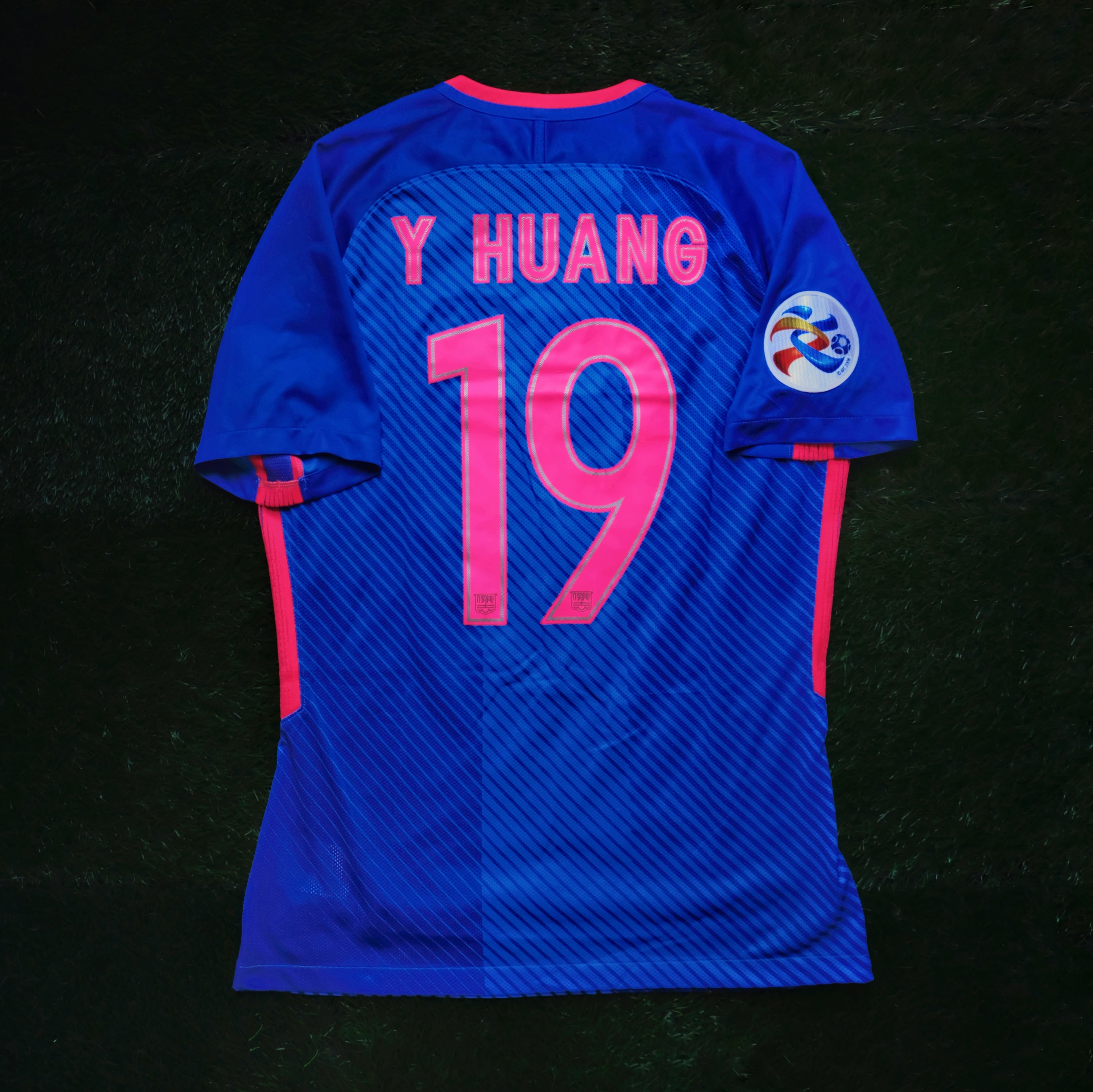 2018/19 Kitchee #19 Y HUANG Home Jersey (L)