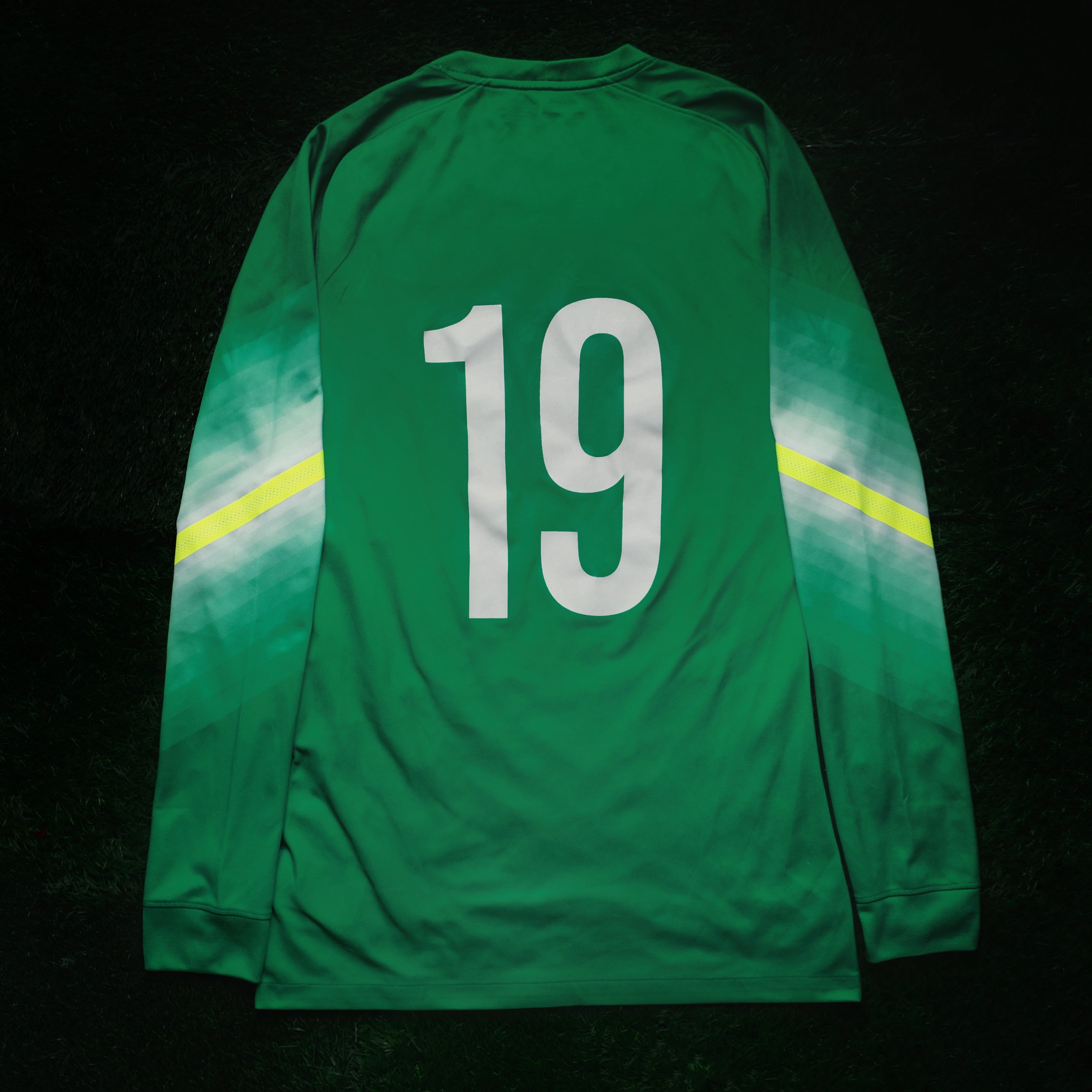2014/15 Hong Kong #19 GK Jersey (L) with Shorts