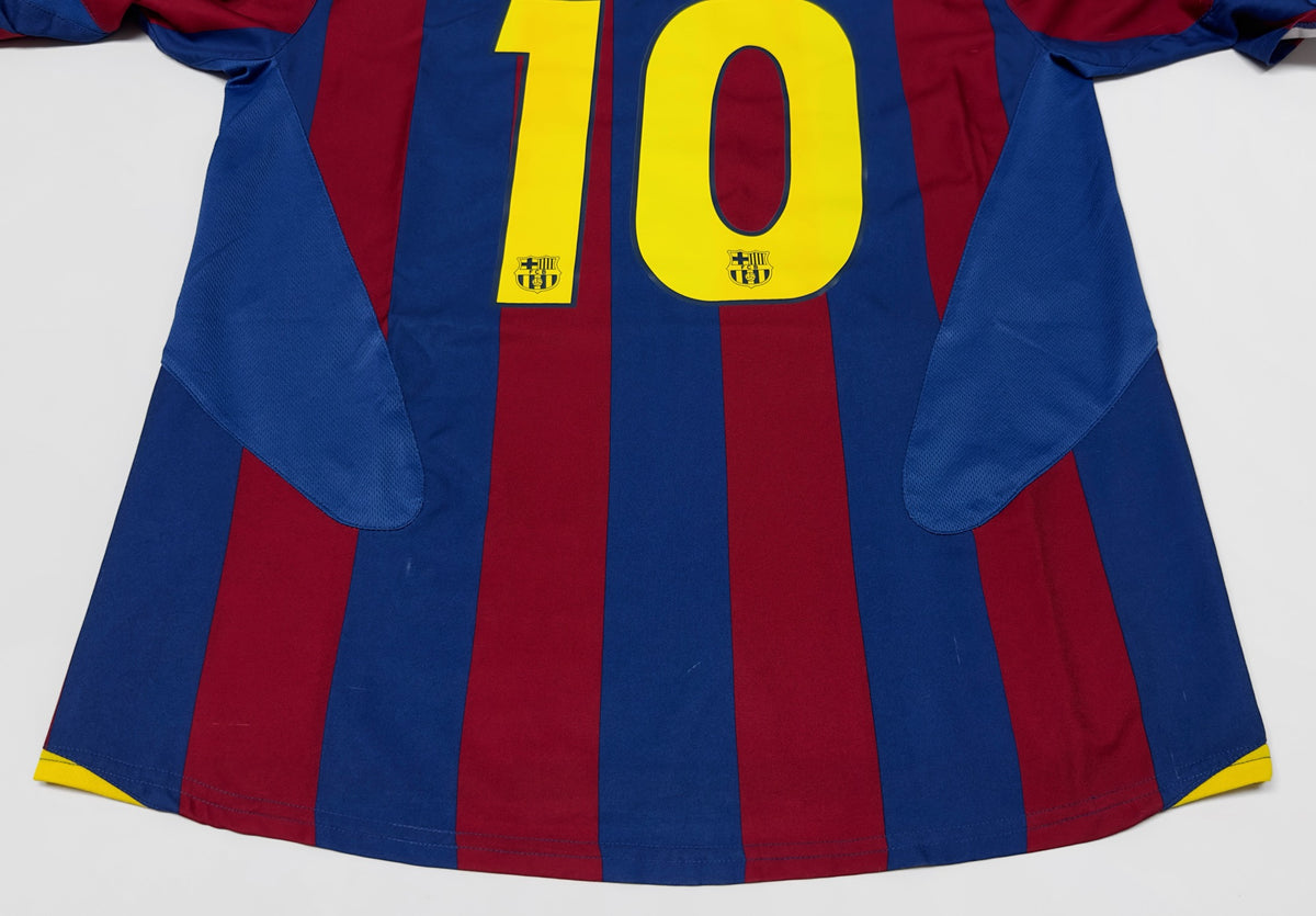 2005/06 Barcelona #10 RONALDINHO Home Jersey (M)