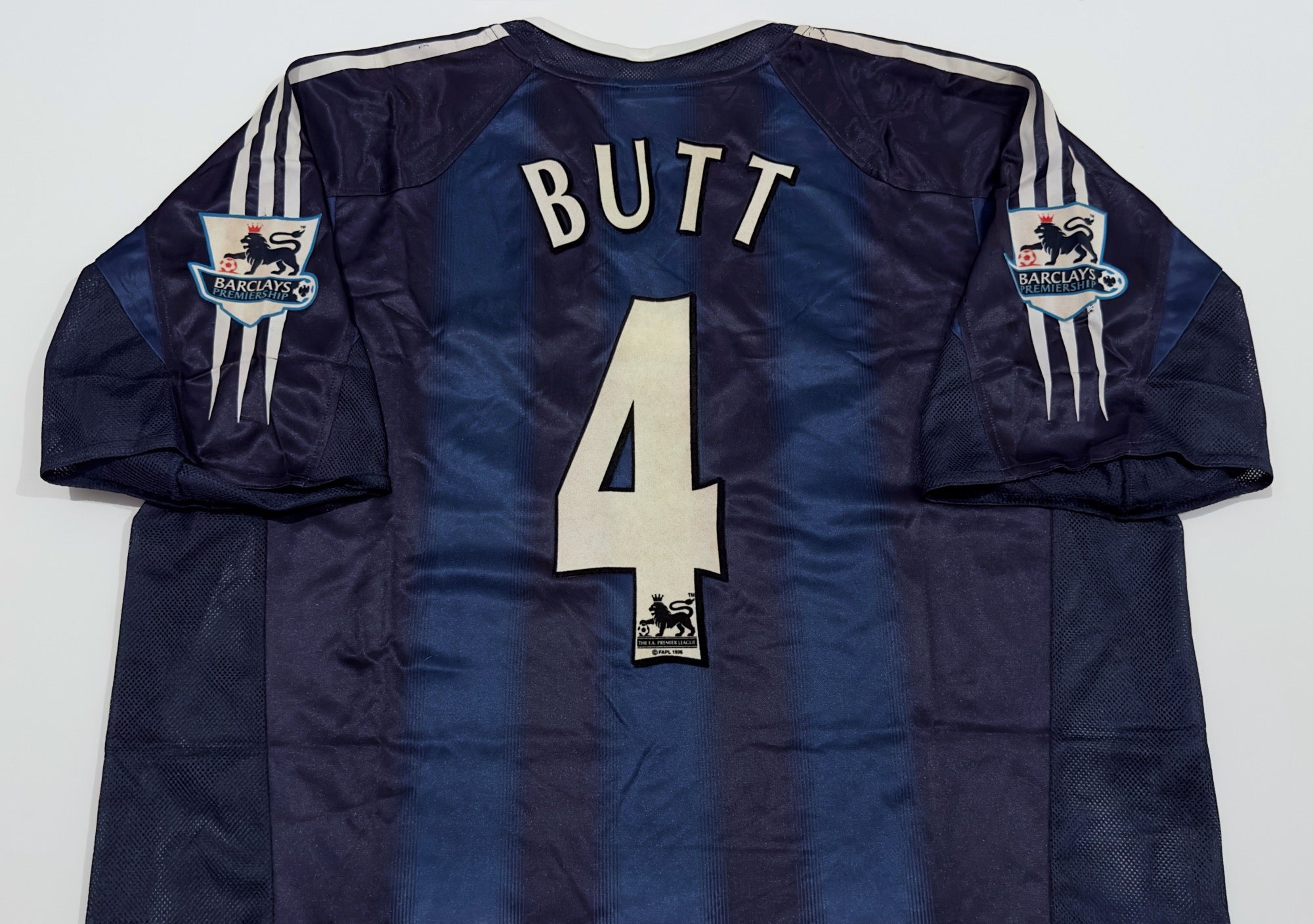 2004/05 Newcastle #4 BUTT Away Jersey (XL)