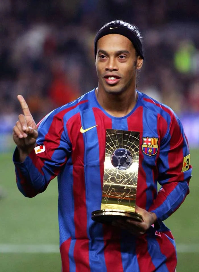 2005/06 Barcelona #10 RONALDINHO Home Jersey (XL) L/S