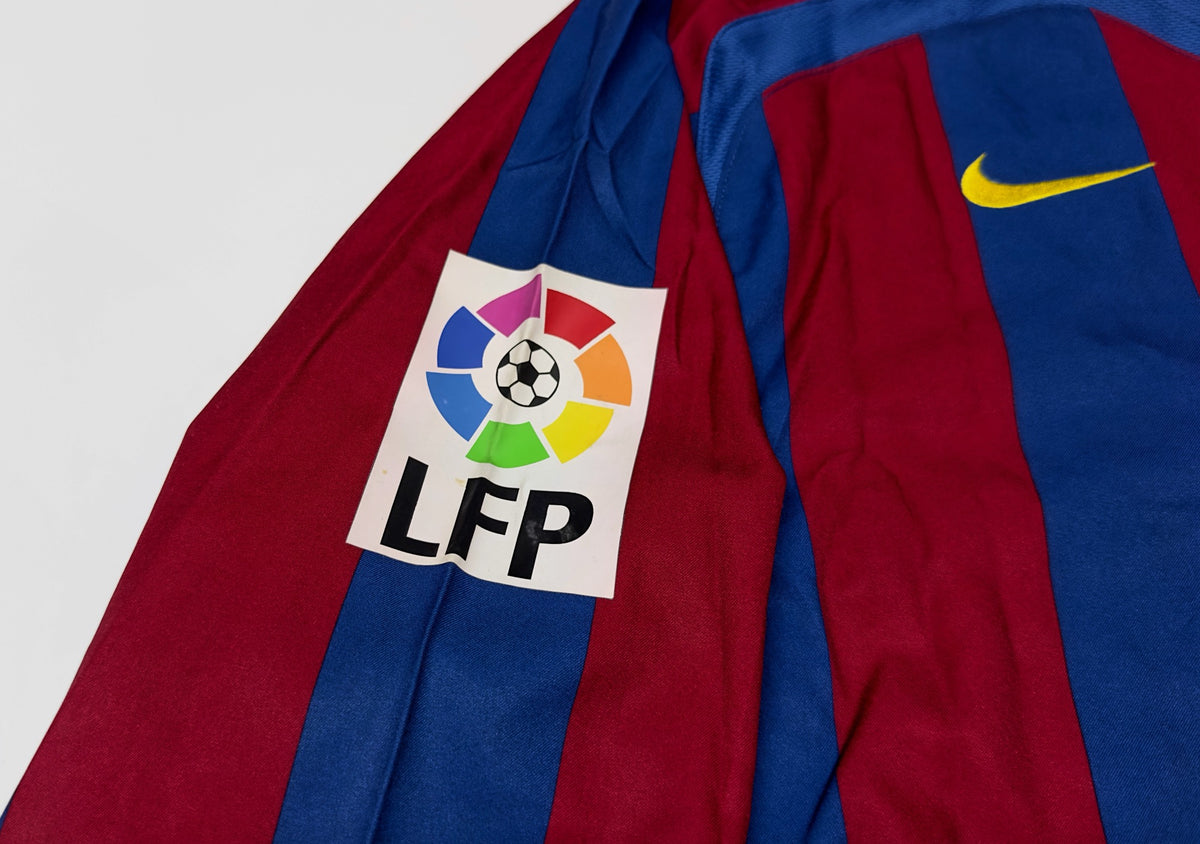2005/06 Barcelona #10 RONALDINHO Home Jersey (XL) L/S