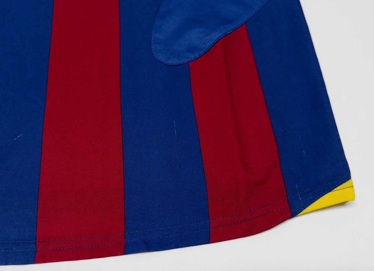 2005/06 Barcelona #10 RONALDINHO Home Jersey (M)