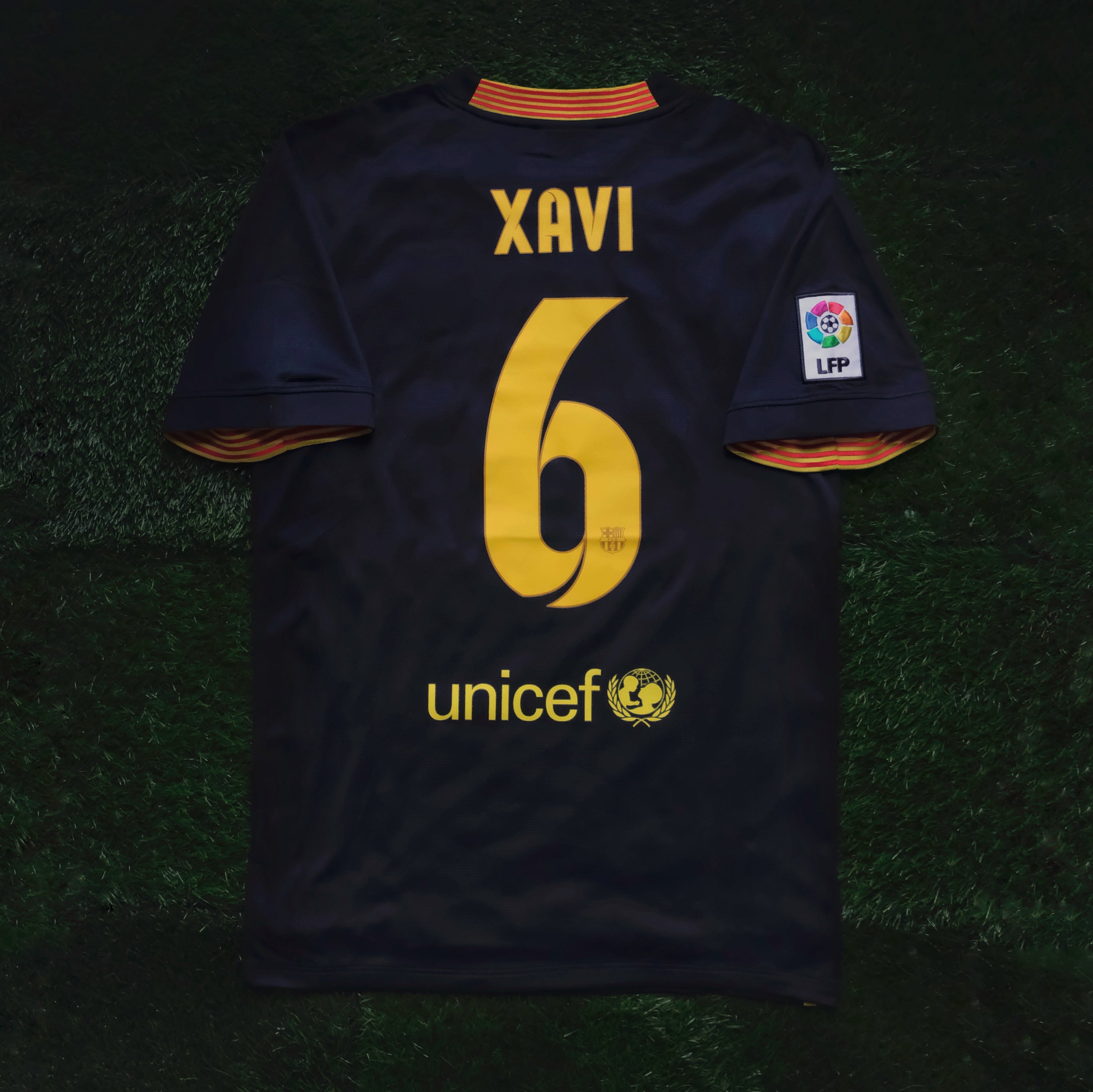 2013/14 Barcelona #6 XAVI Third Jersey (S)