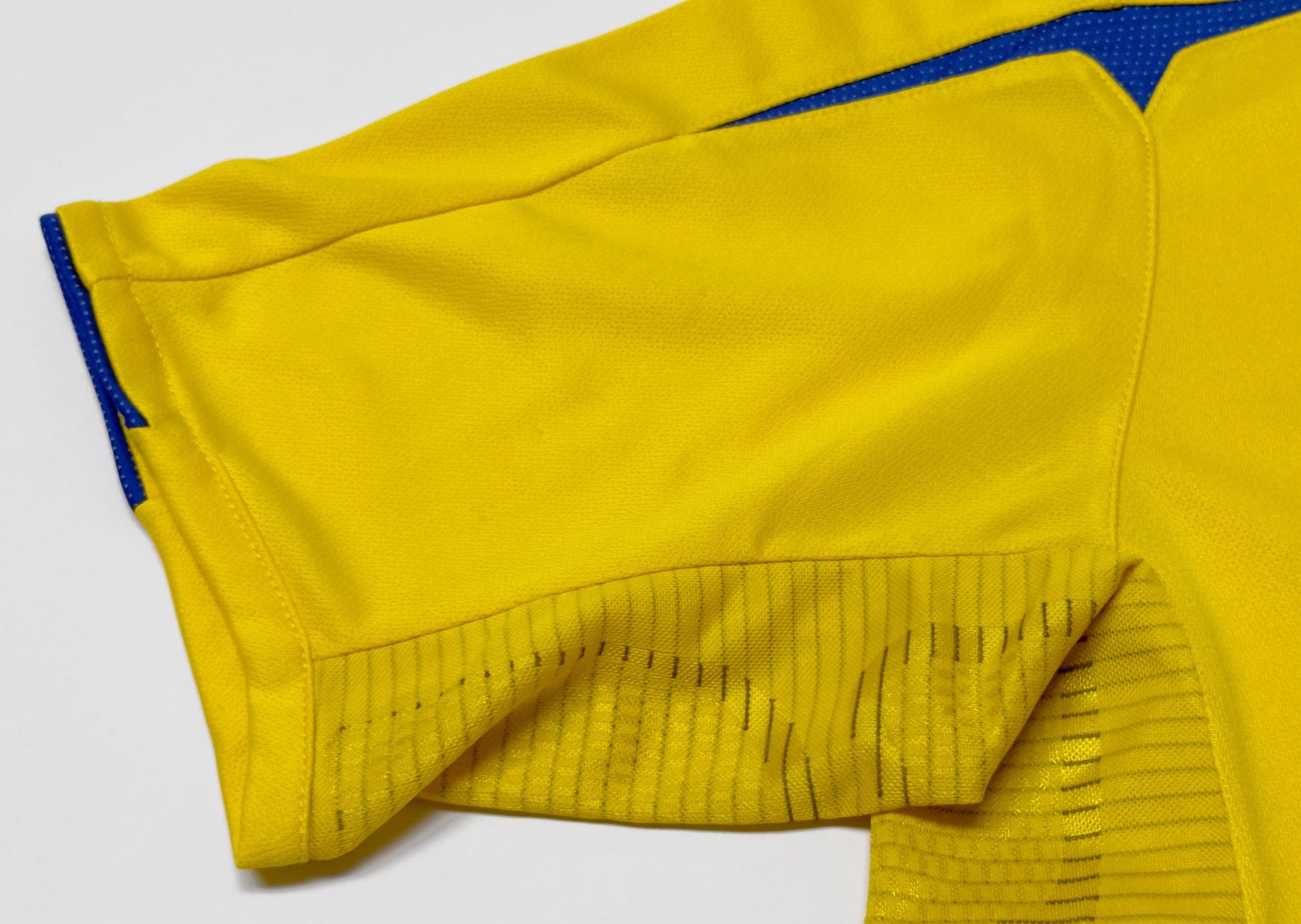2005/06 Sweden #11 LARSSON Home Jersey (S)
