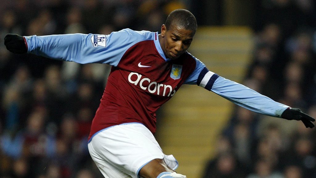2008/09 Aston Villa #7 YOUNG Home Jersey (L) L/S