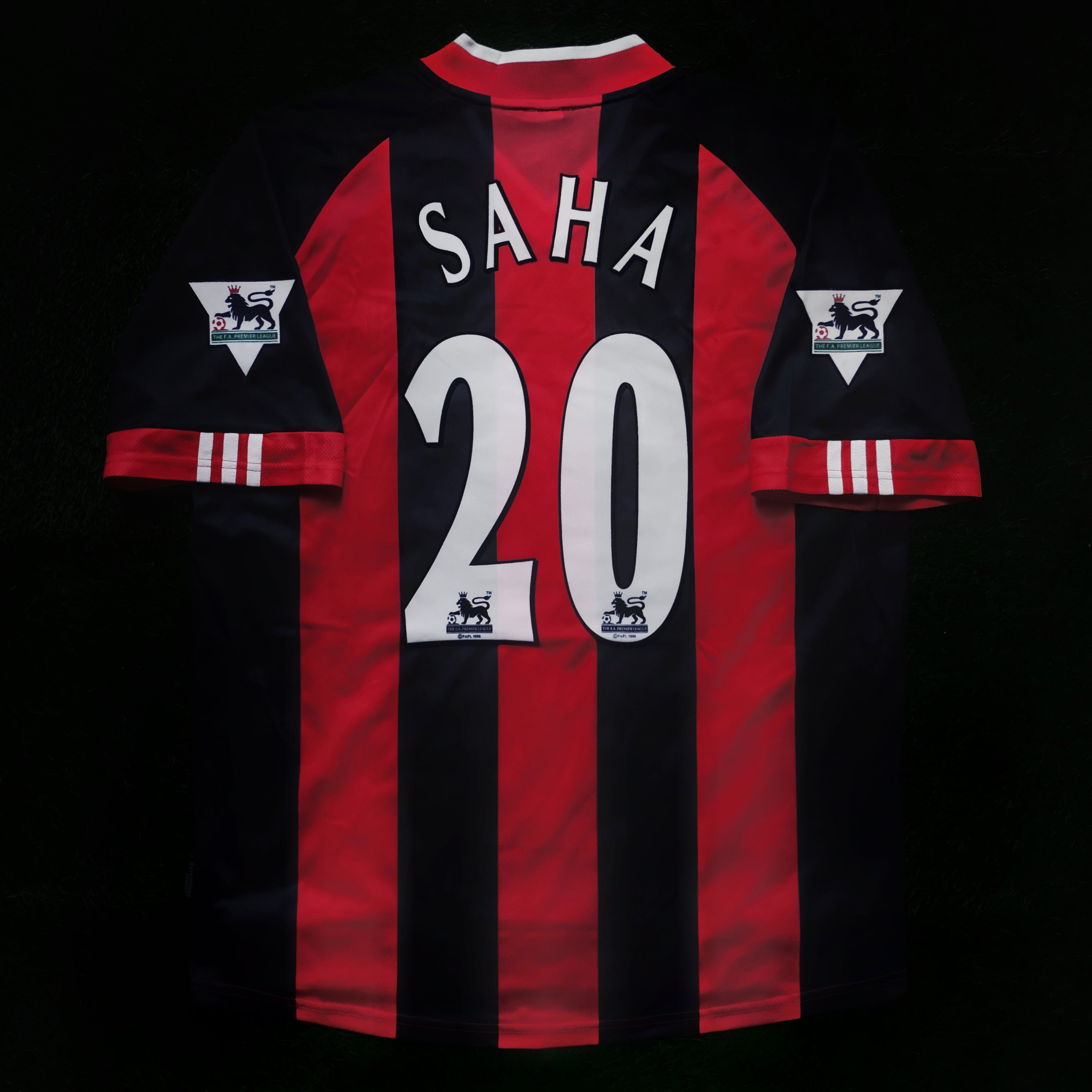 2001/02 Fulham #20 SAHA Away Jersey (L)