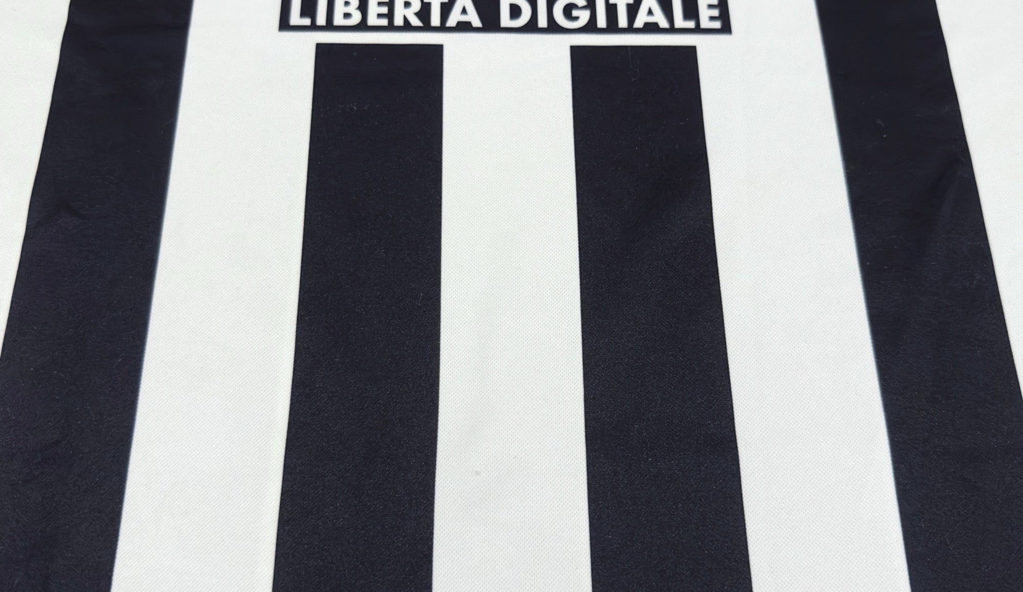 1998/99 Juventus Home Jersey (M)