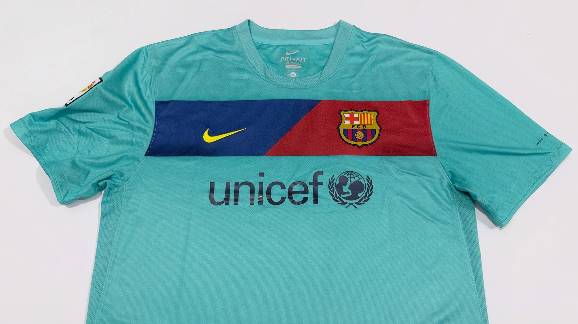 2010/11 Barcelona Away Jersey (XL)