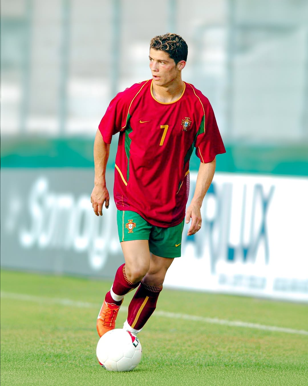 2002/04 Portugal #7 Home Jersey (L)
