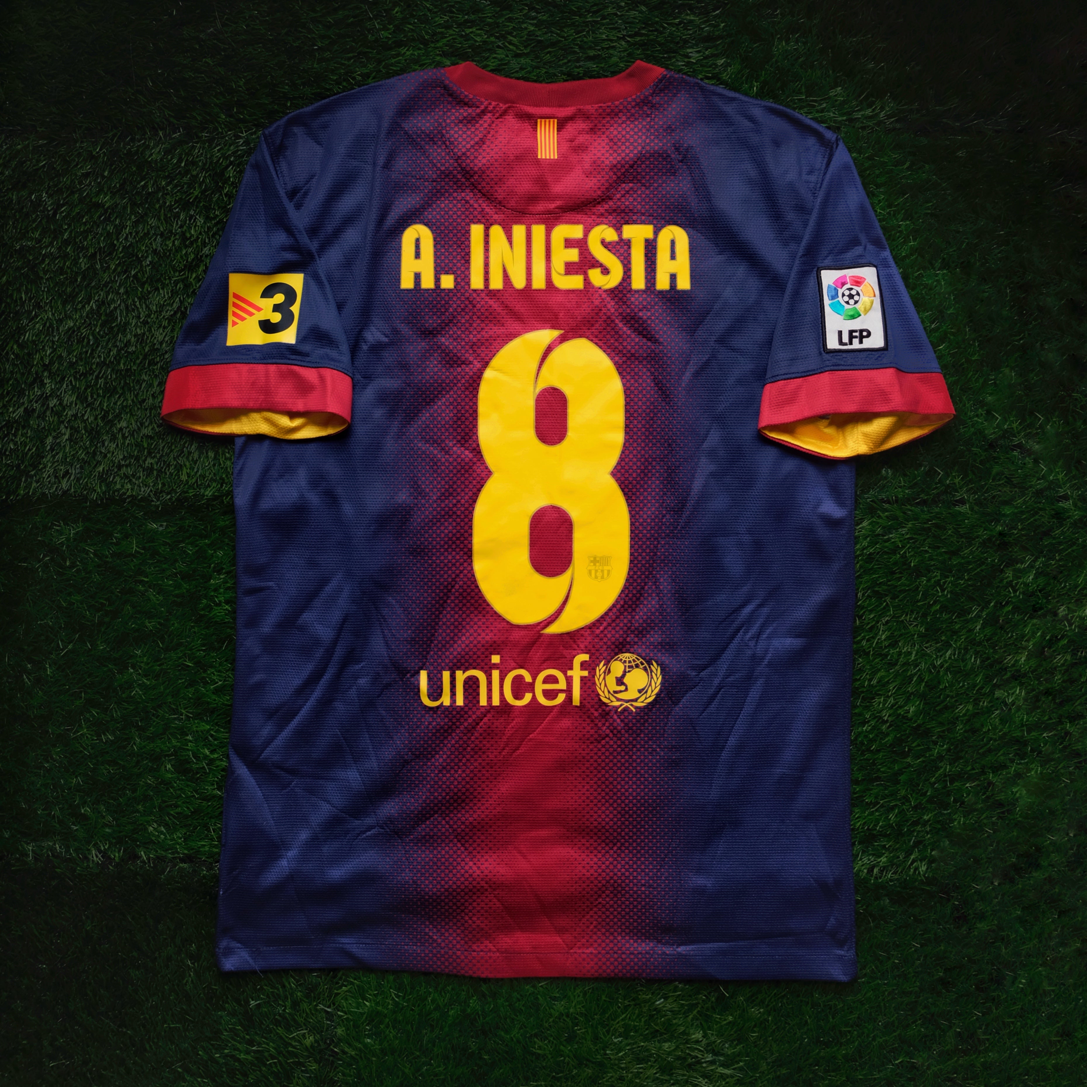 2012/13 Barcelona #8 A. INIESTA Home Jersey (M) – Double