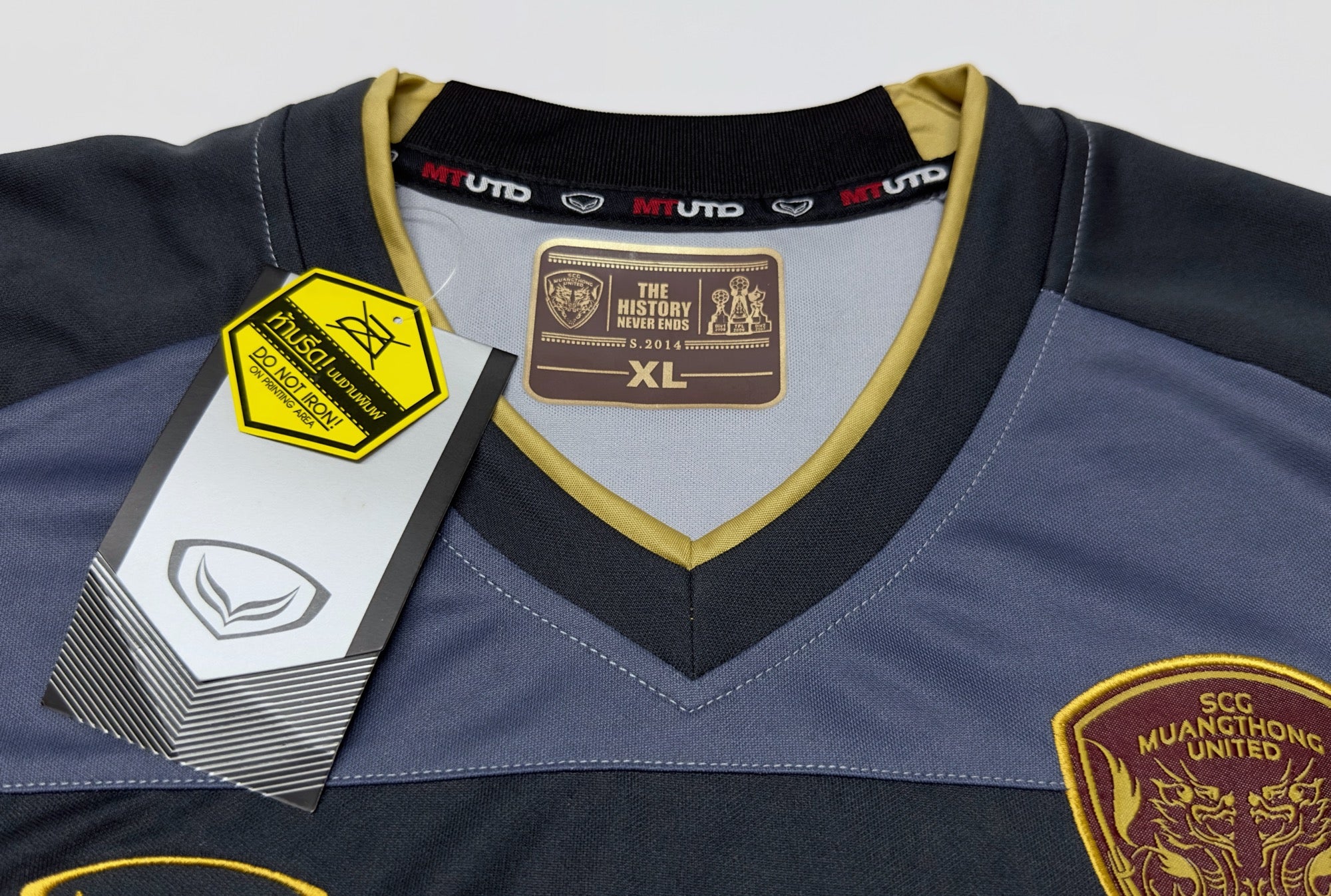 2014 SCG Muangthong United #1 KAWIN GK Jersey (XL)