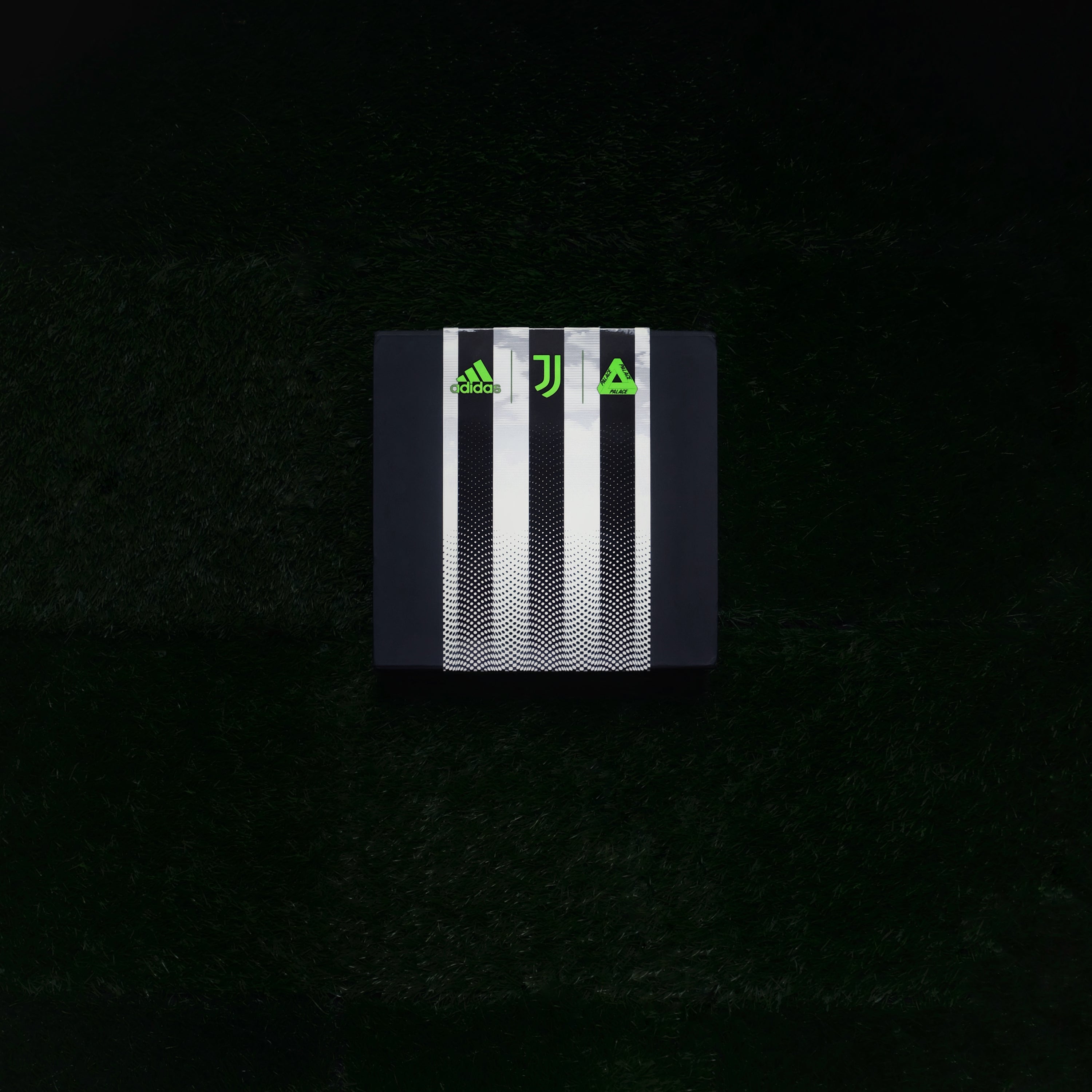 2019/20 Juventus X Palace #7 RONALDO Fourth Jersey Boxset (M)