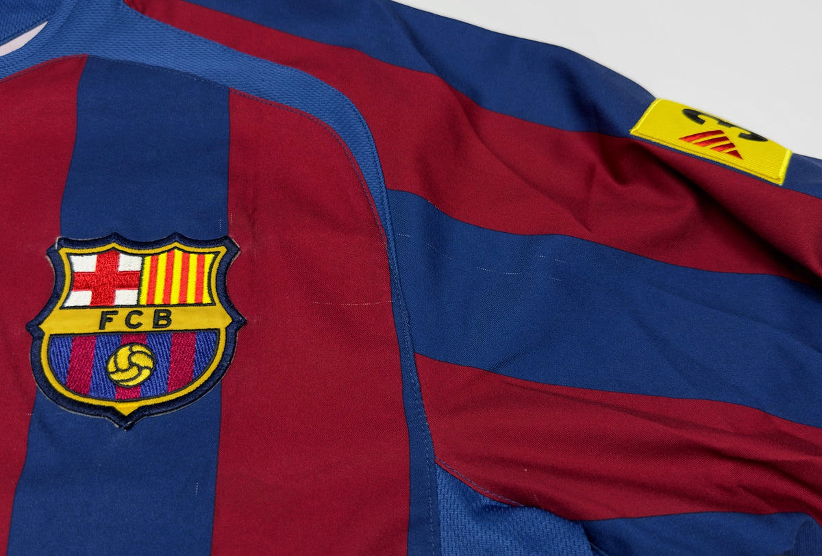 2005/06 Barcelona #10 RONALDINHO Home Jersey (M)