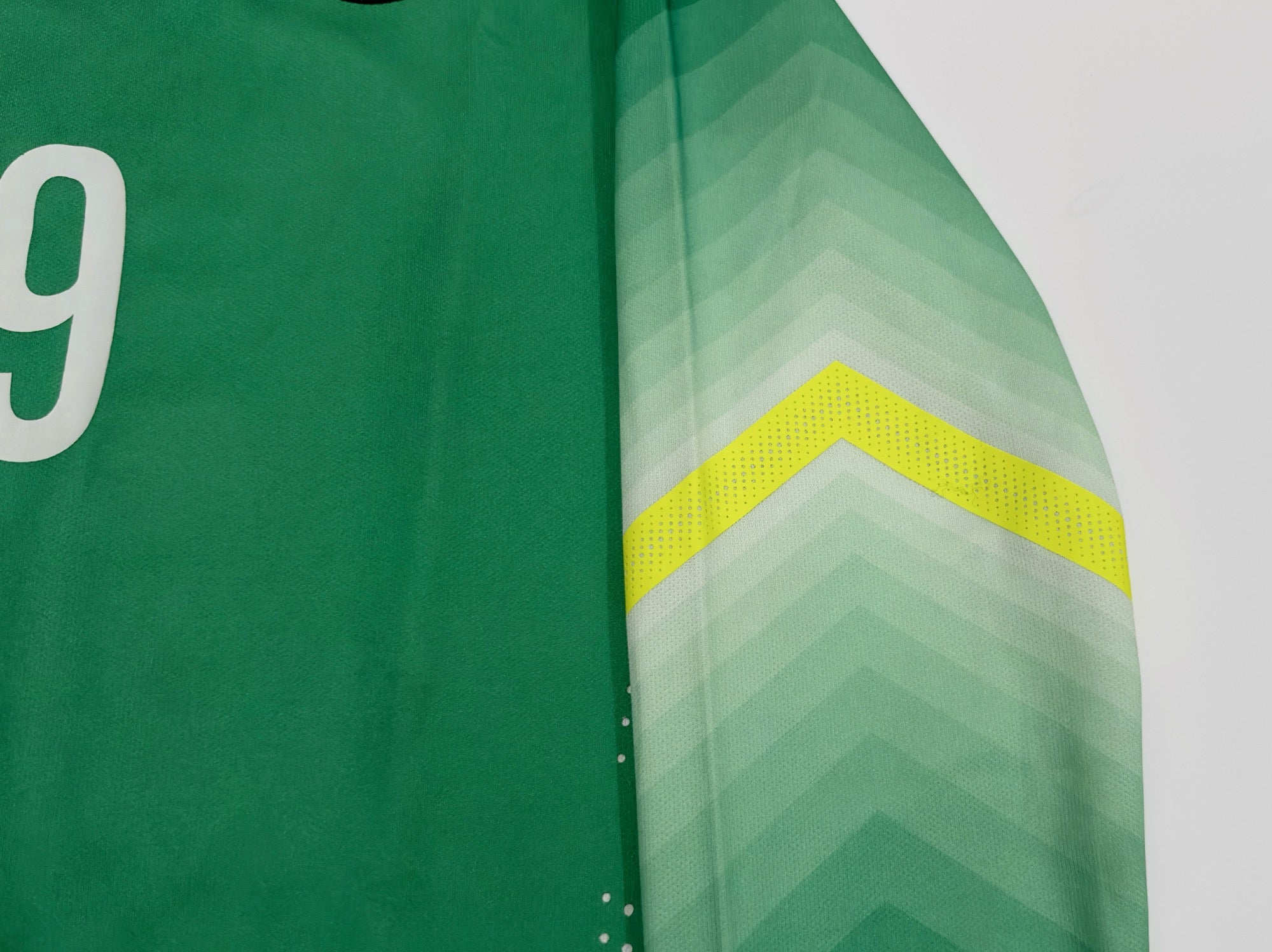 2014/15 Hong Kong #19 GK Jersey (L) with Shorts