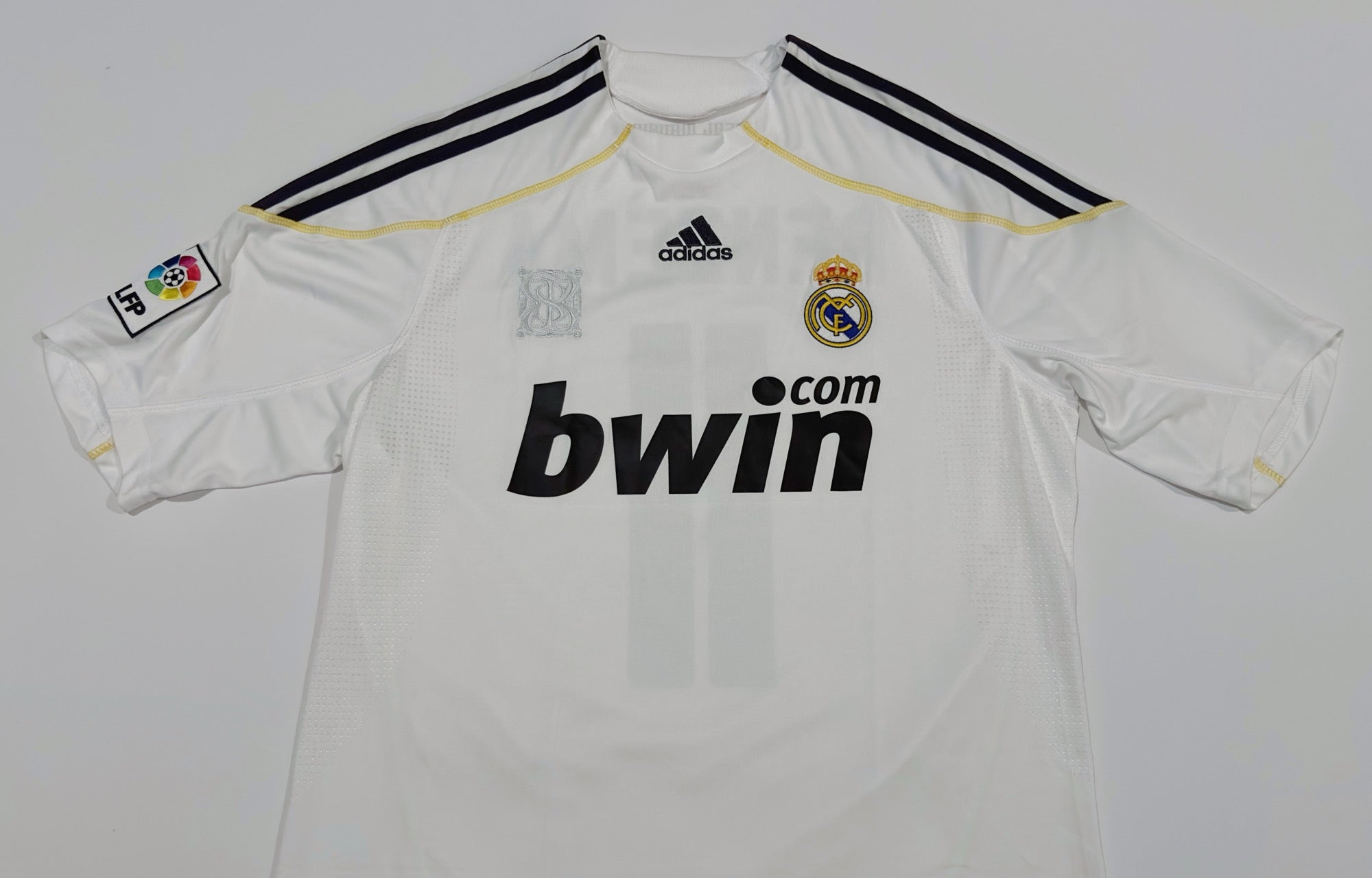 2009/10 Real Madrid #11 BENZEMA Home Jersey (M)