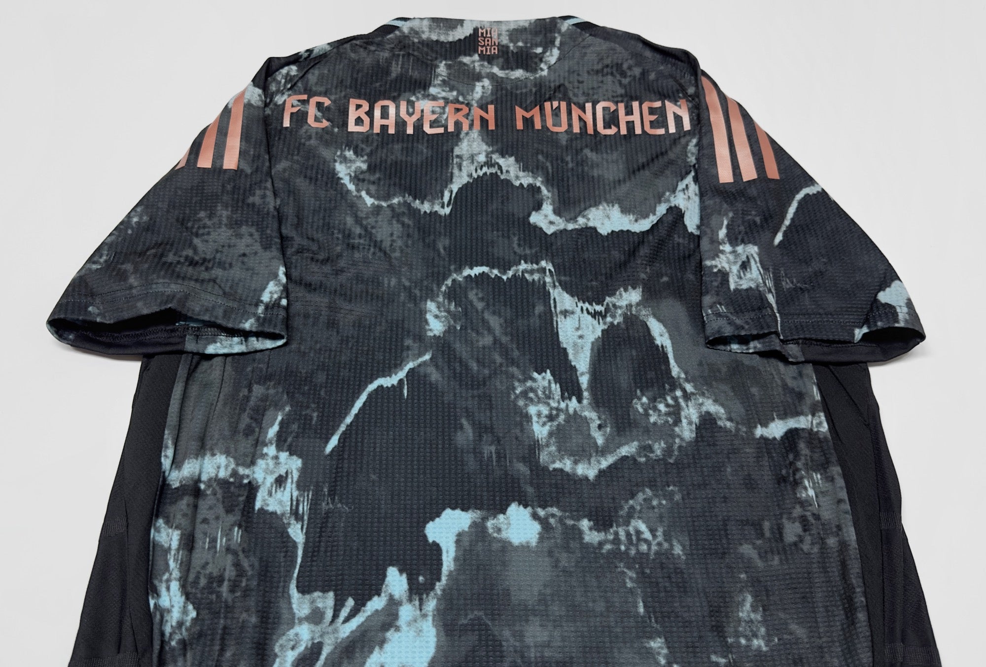 2024/25 Bayern Munich Away Jersey (M)