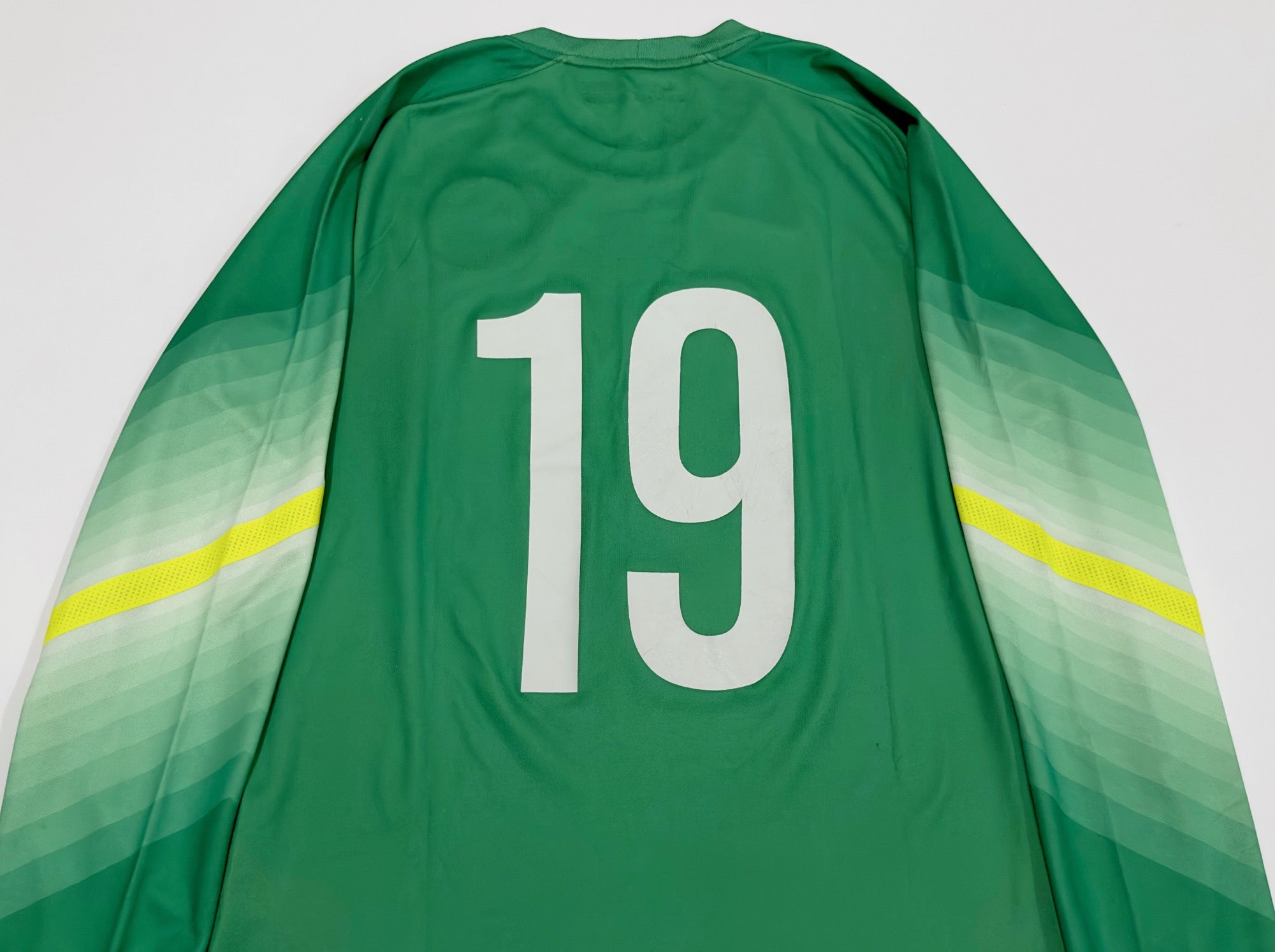 2014/15 Hong Kong #19 GK Jersey (L) with Shorts