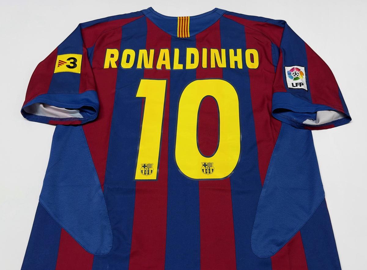 2005/06 Barcelona #10 RONALDINHO Home Jersey (M)