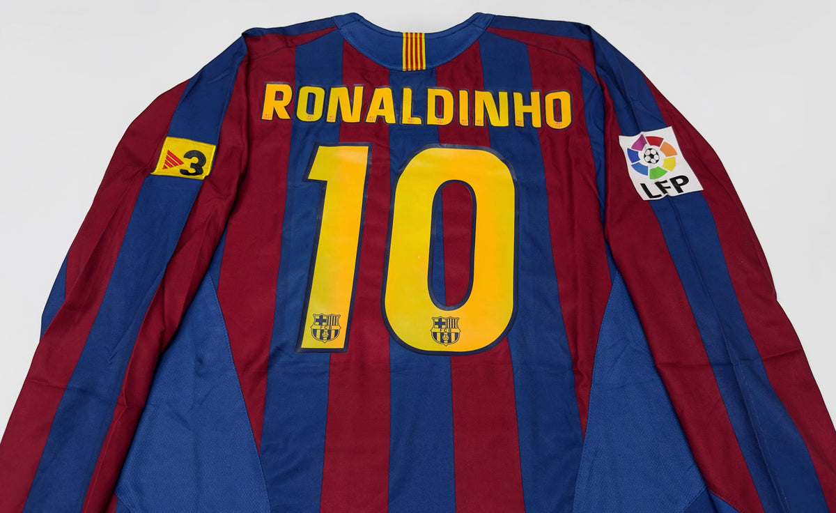 2005/06 Barcelona #10 RONALDINHO Home Jersey (XL) L/S