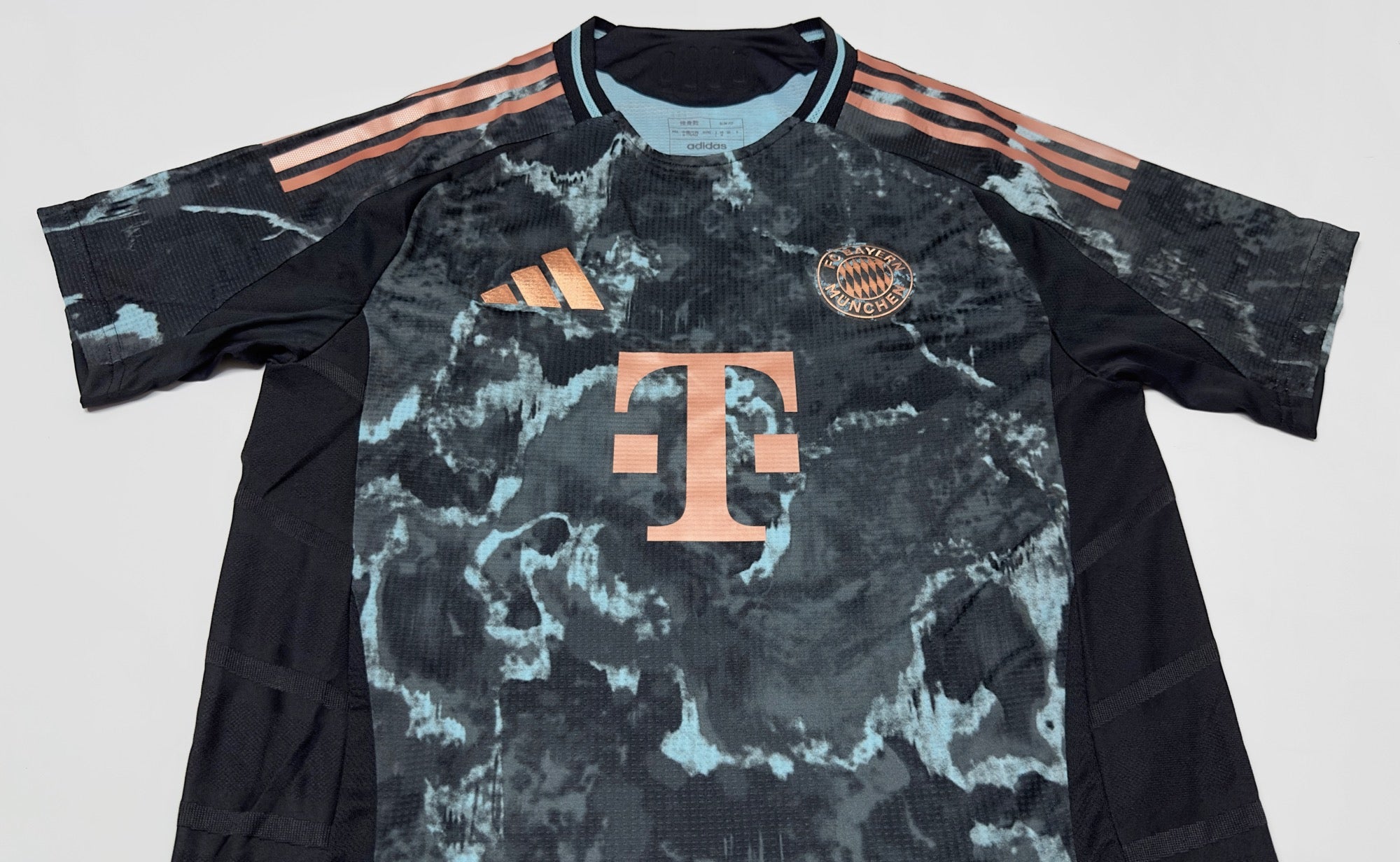 2024/25 Bayern Munich Away Jersey (M)