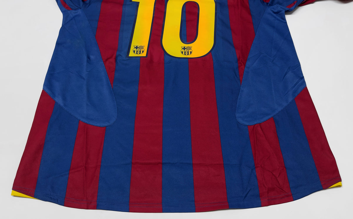 2005/06 Barcelona #10 RONALDINHO Home Jersey (XL) L/S
