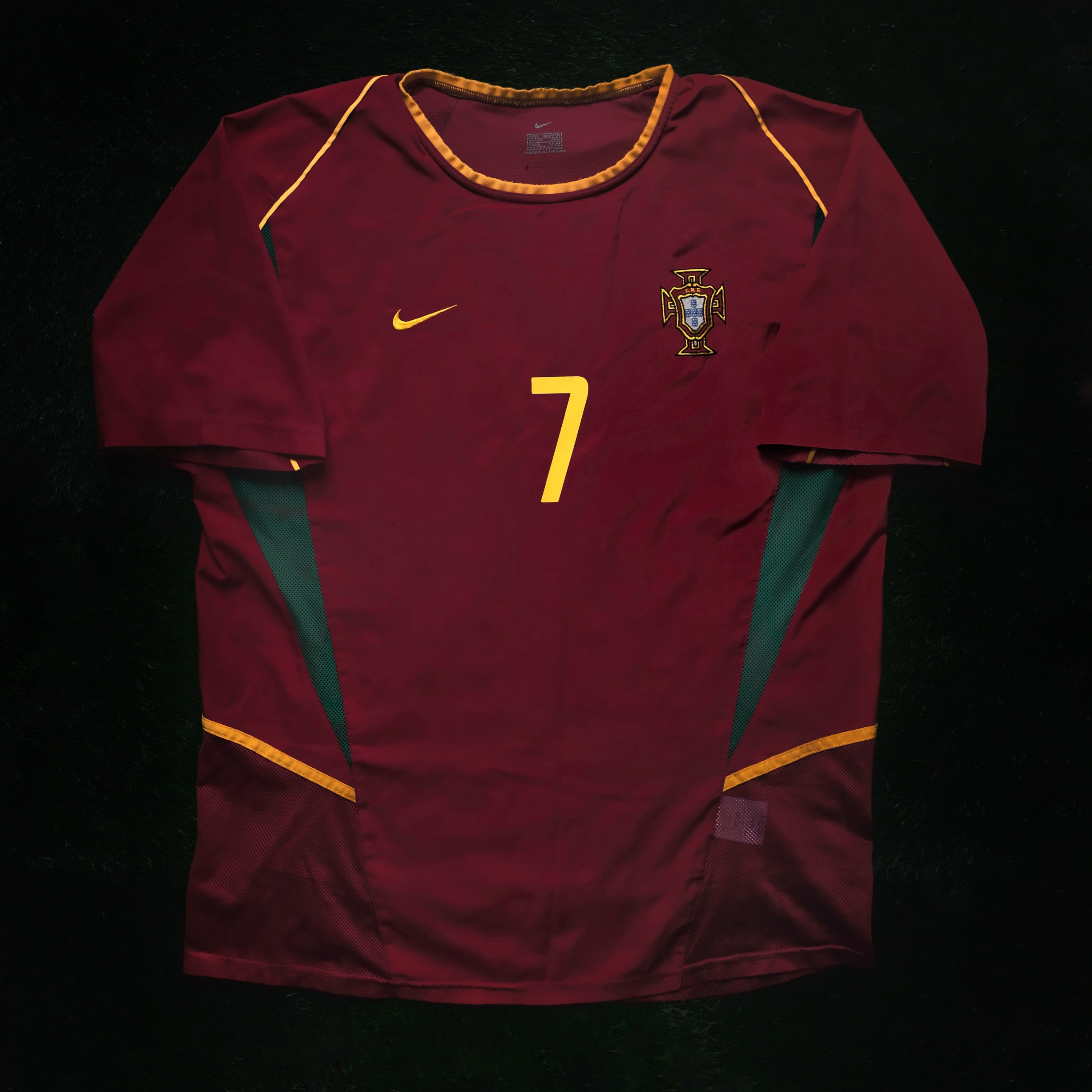 2002/04 Portugal #7 Home Jersey (L)