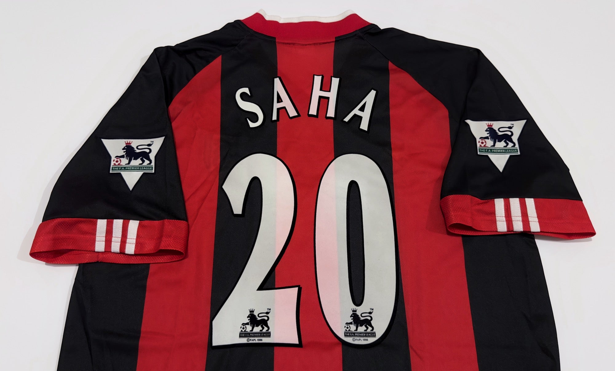 2001/02 Fulham #20 SAHA Away Jersey (L)