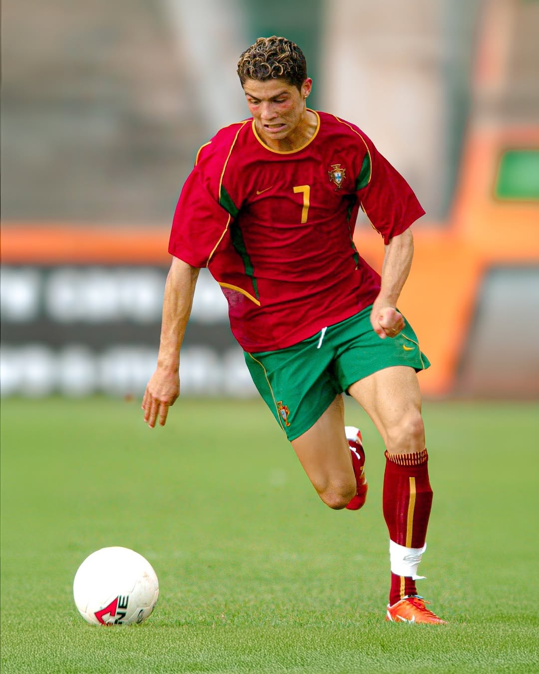 2002/04 Portugal #7 Home Jersey (L)